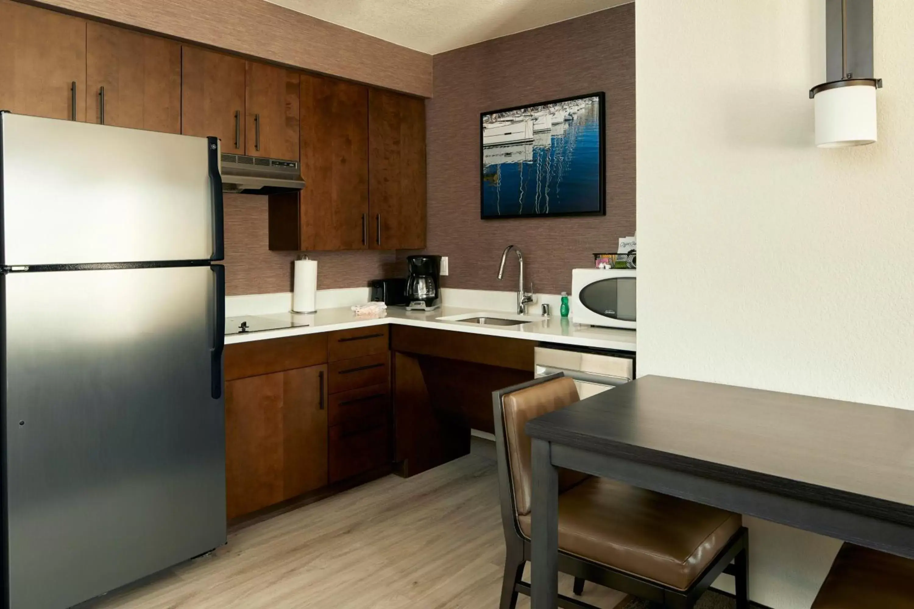Bedroom, Kitchen/Kitchenette in Residence Inn Los Angeles Westlake Village