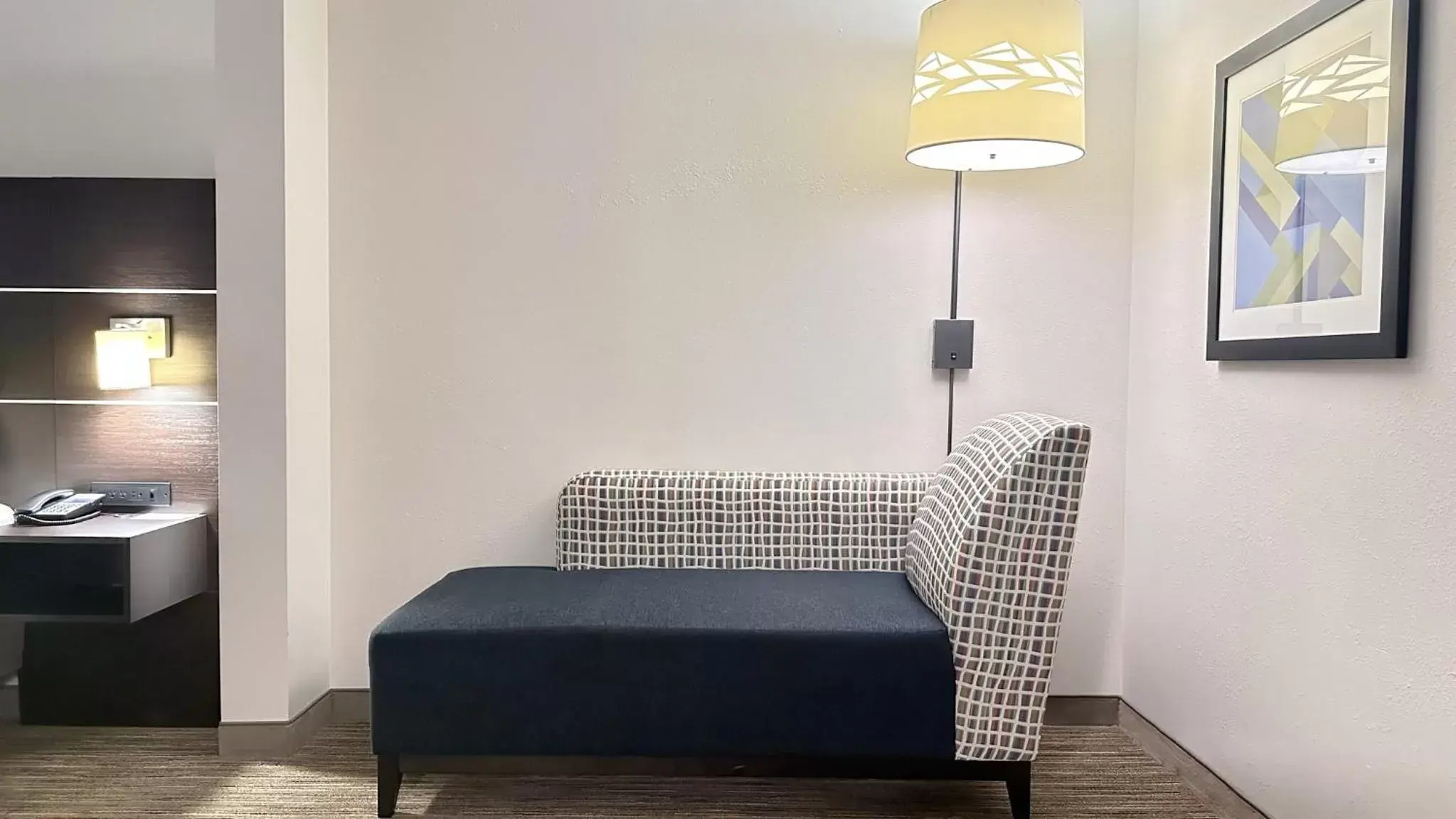 Seating Area in Holiday Inn Express & Suites - Prospect Heights, an IHG Hotel