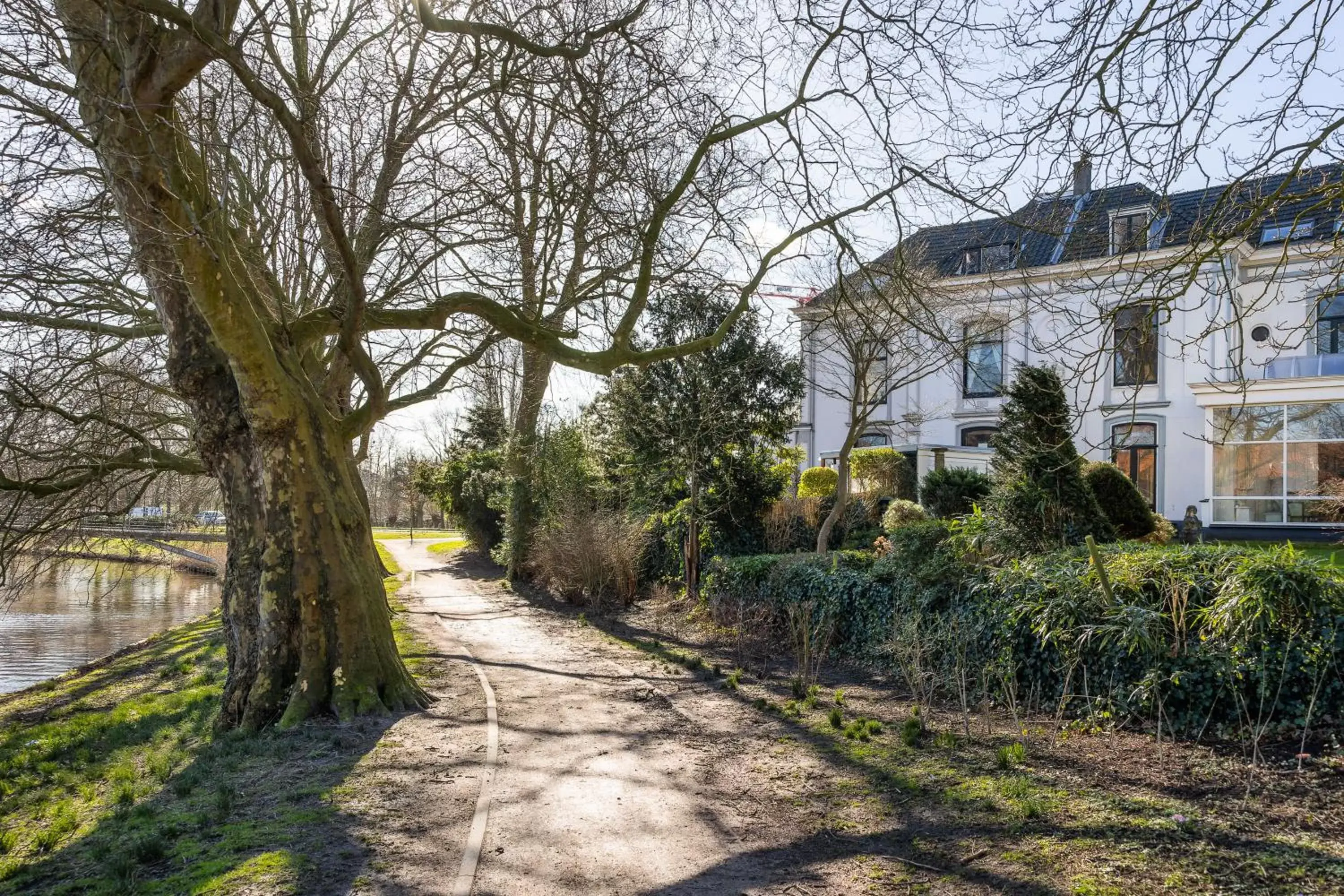 Neighbourhood, Property Building in Oase van Haarlem, 15 minuten van Amsterdam