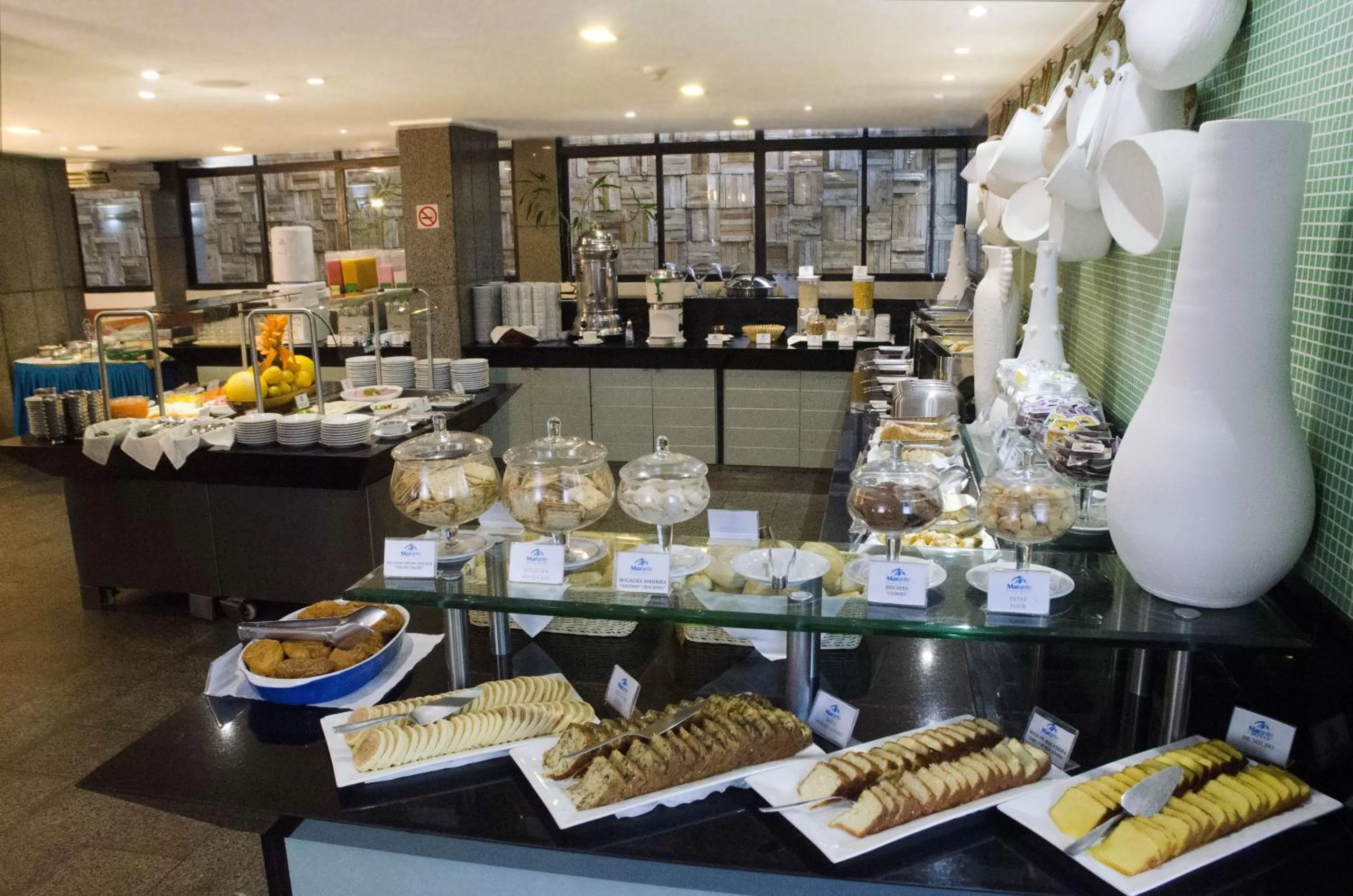 Restaurant/places to eat in Marante Plaza Hotel