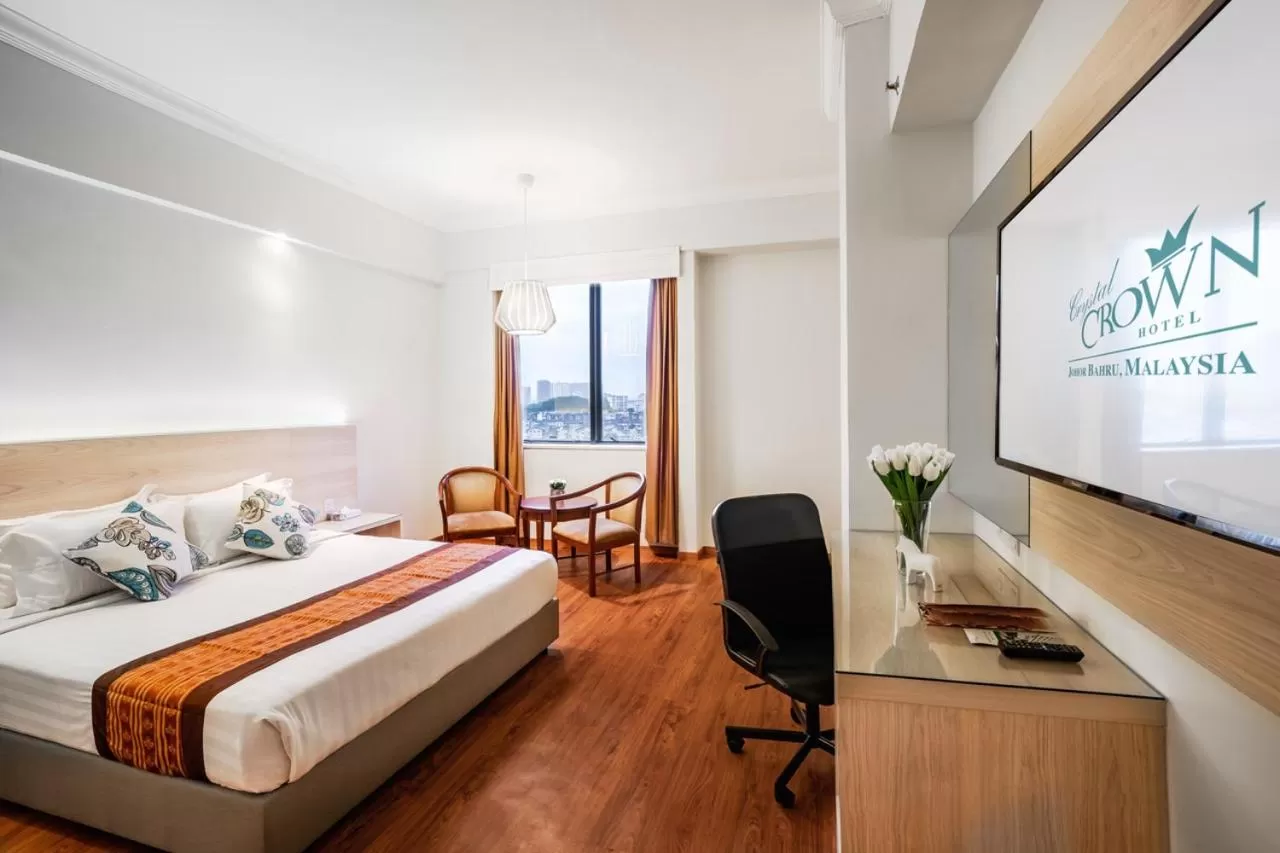 Bedroom, Bed in Crystal Crown Hotel JB