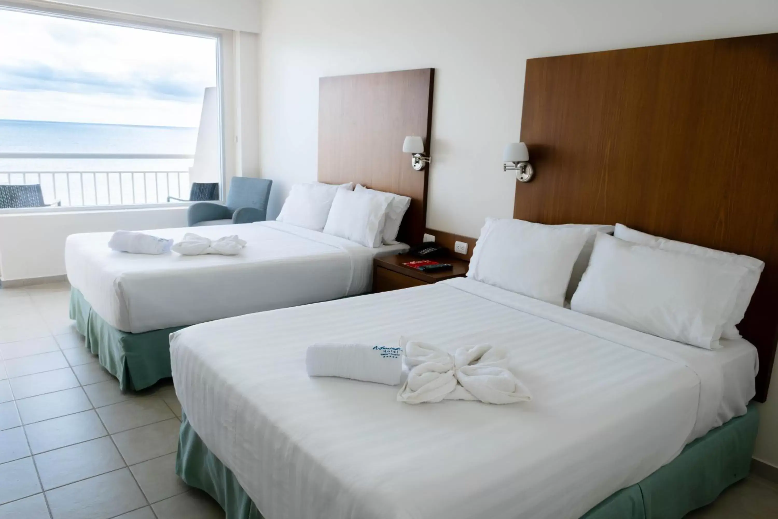 Property building, Bed in MantaHost Hotel