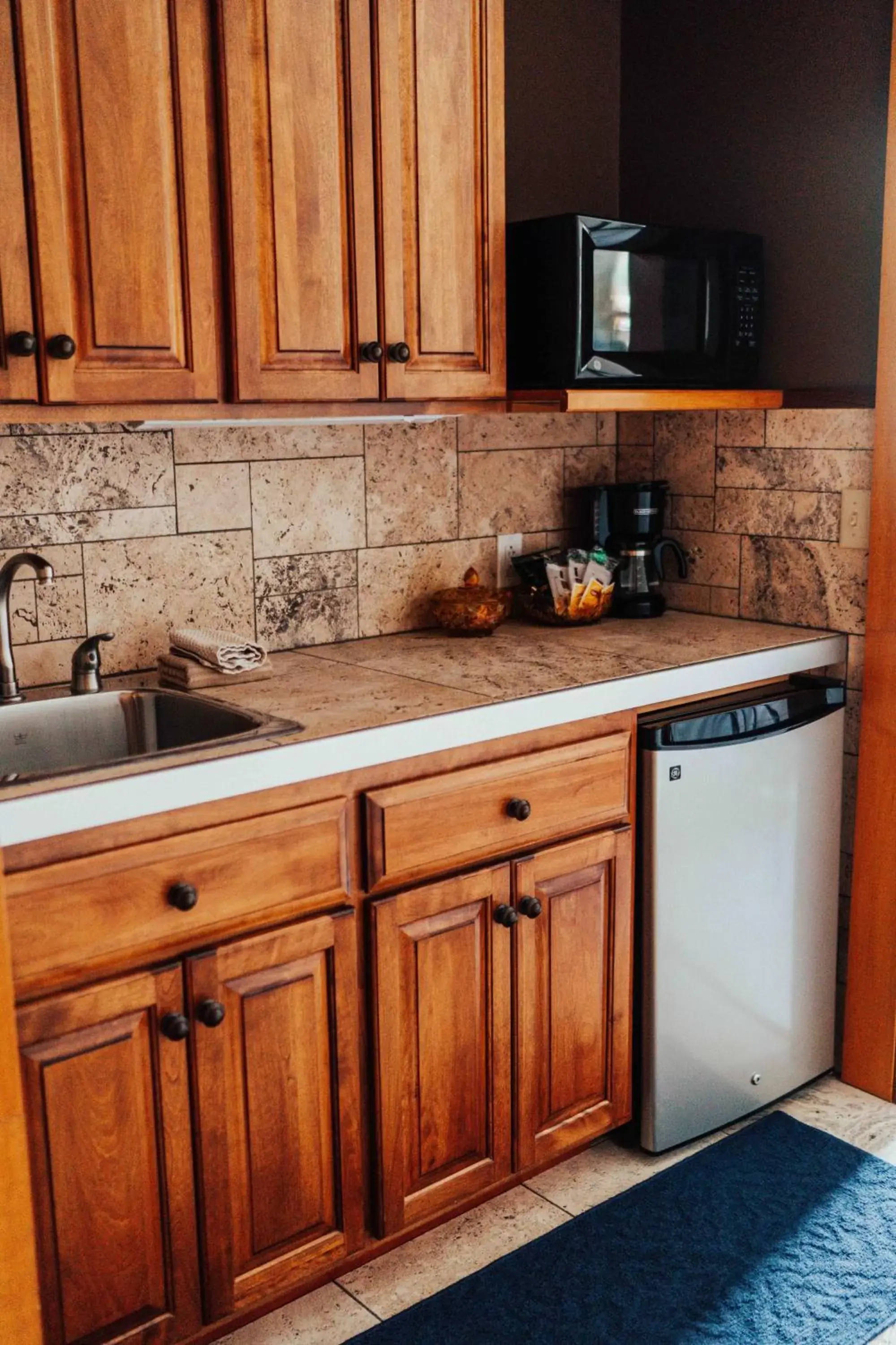 Kitchen or kitchenette, Kitchen/Kitchenette in Town Hall Inn