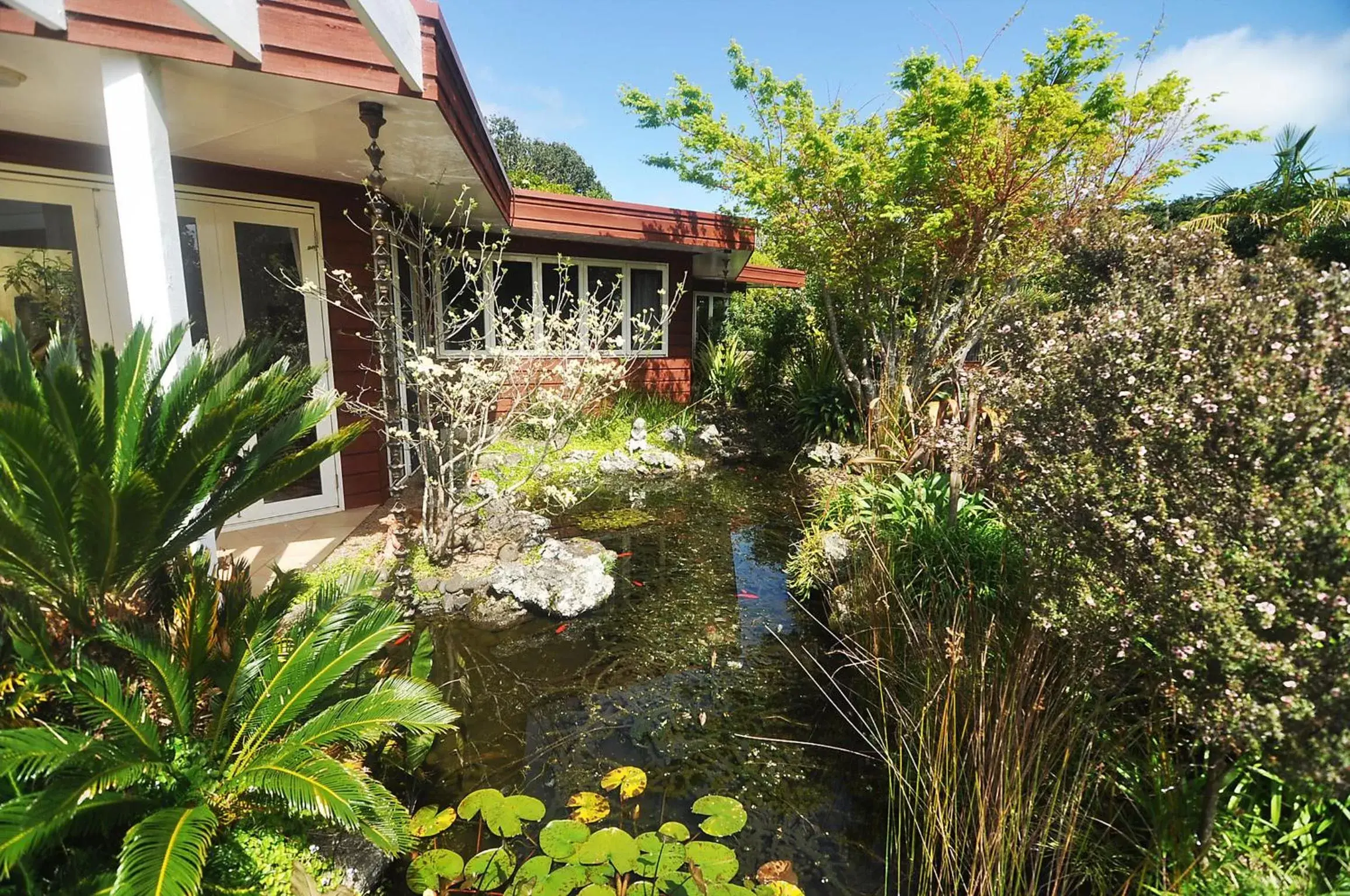 Facade/entrance, Garden in Moon Gate Villa