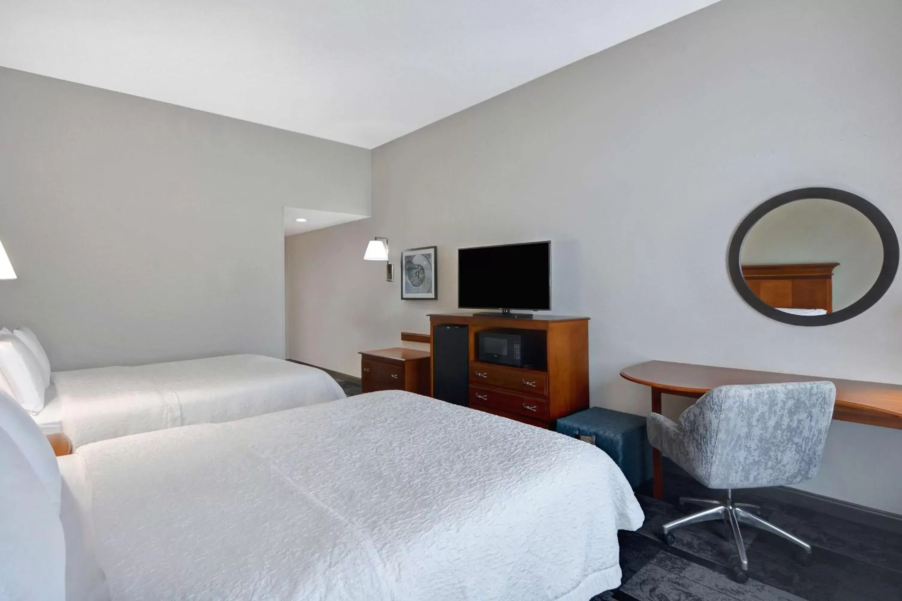 Bedroom in Hampton Inn & Suites Birmingham-Hoover-Galleria