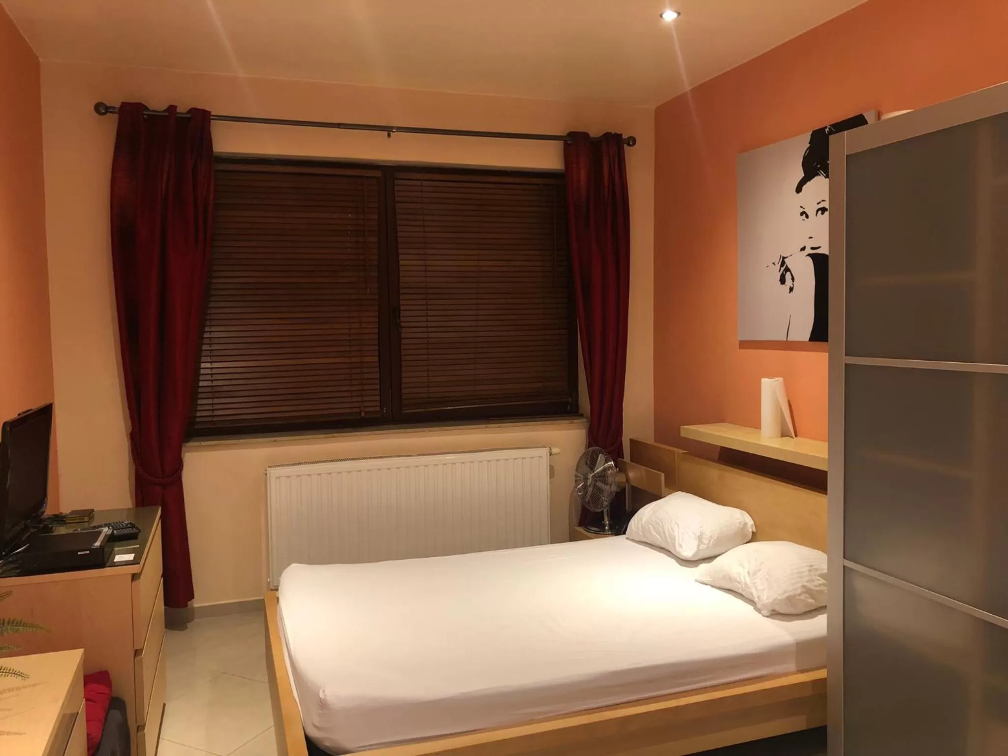 Photo of the whole room, Bed in Residence la Fraisiere