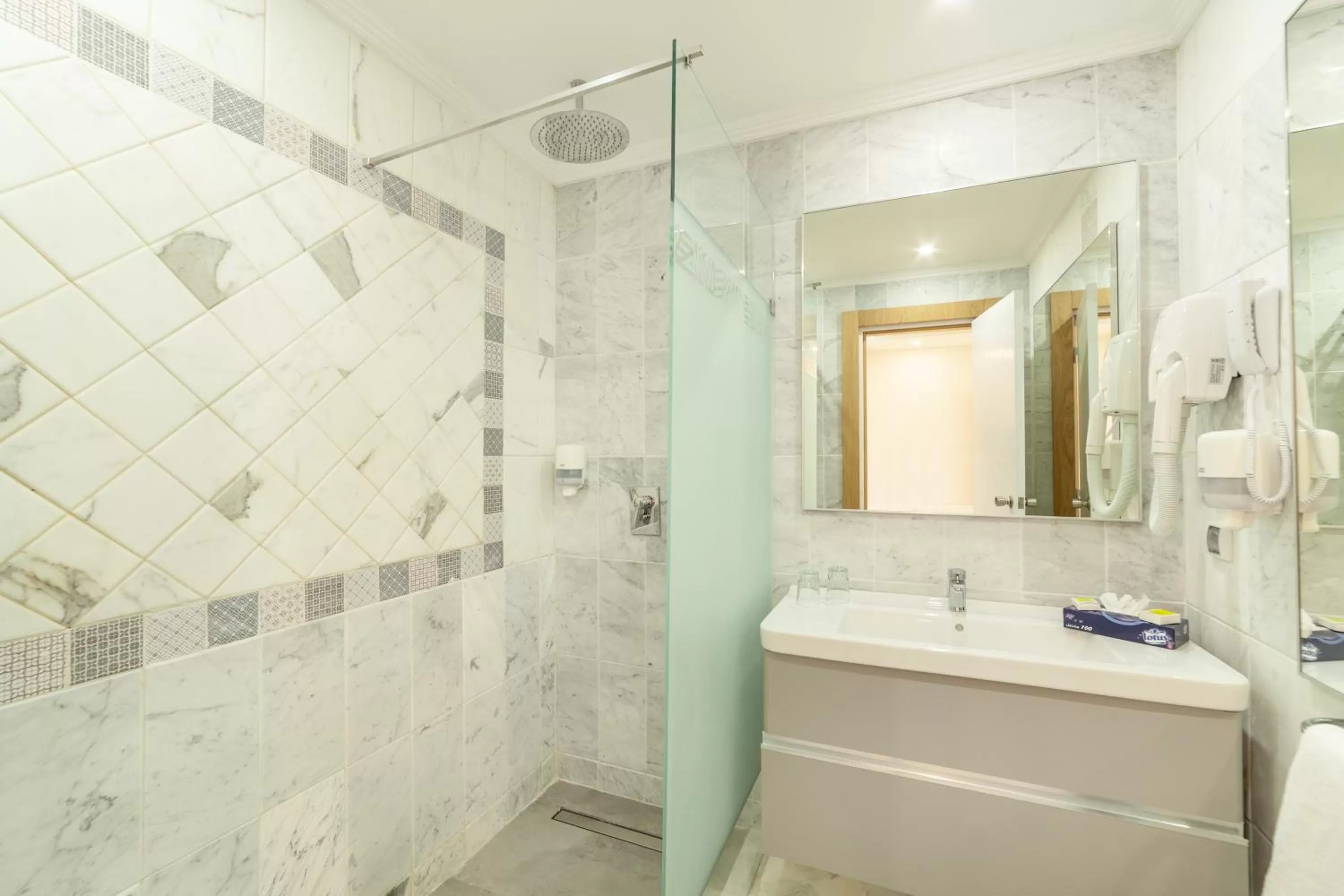 Shower in TUI MAGIC LIFE Africana