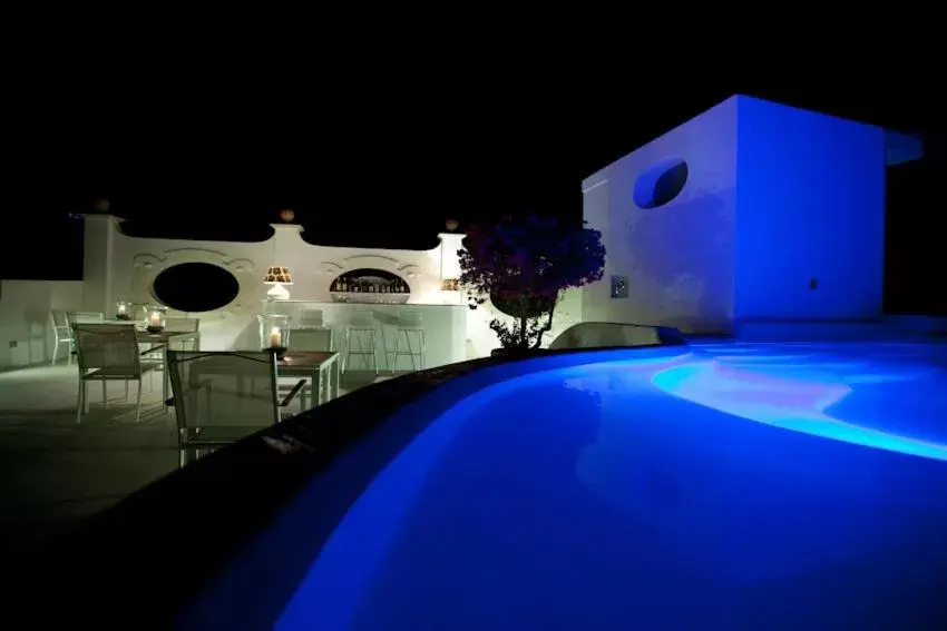Swimming Pool in La Settima Luna Hotel
