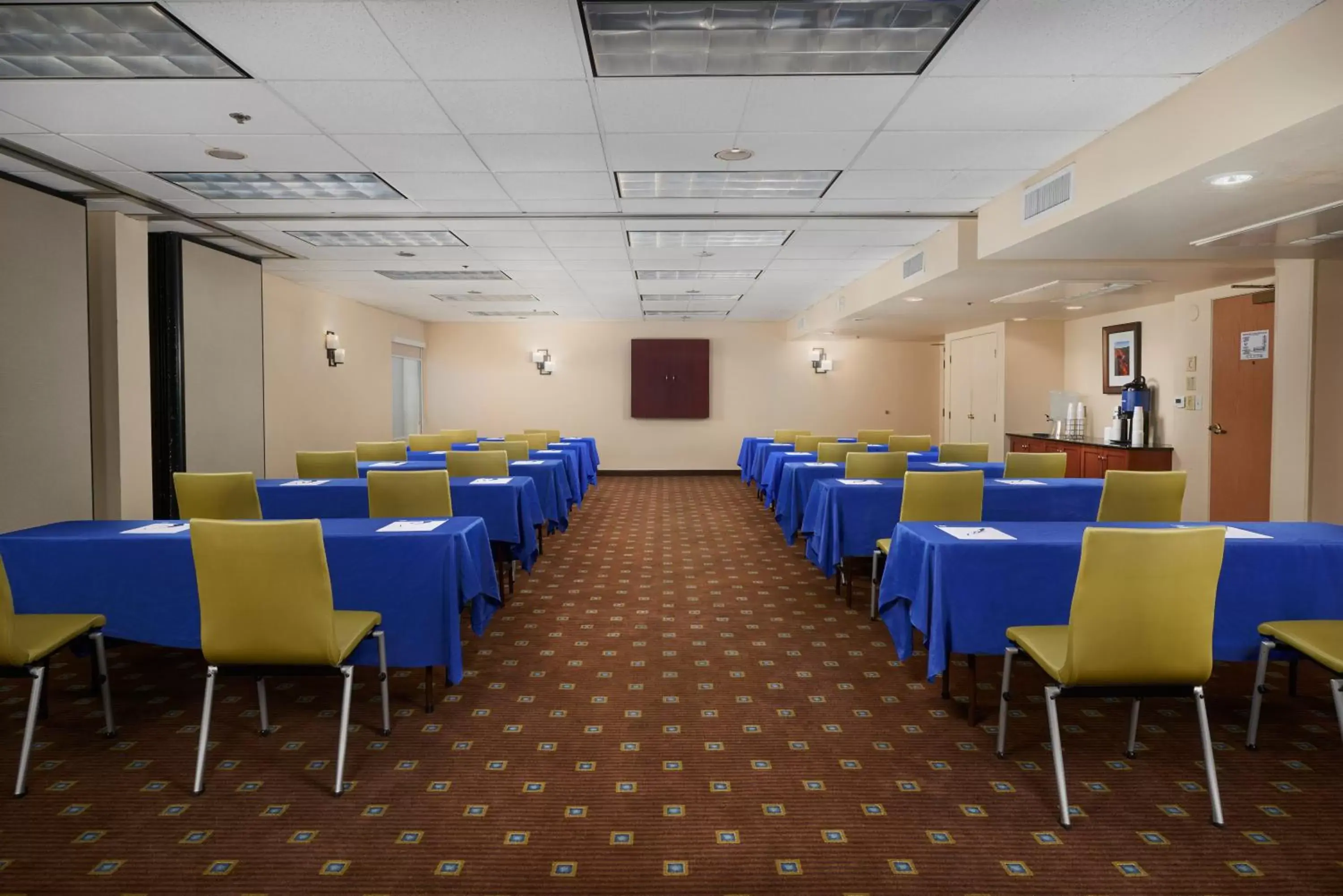 Meeting/conference room, Restaurant/Places to Eat in Holiday Inn Express Scottsdale North, an IHG Hotel