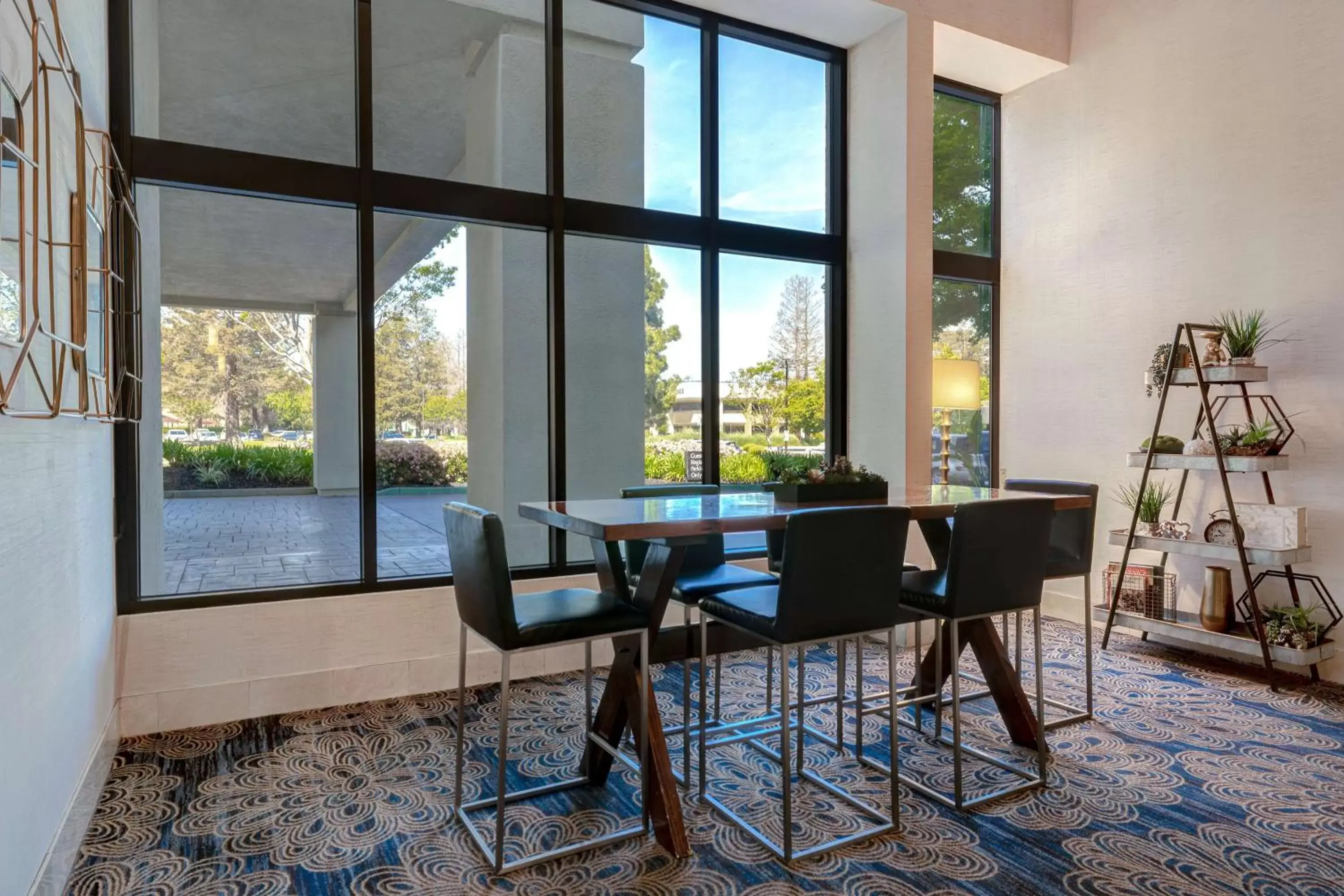 Lobby or reception, Dining Area in Embassy Suites by Hilton Santa Clara Silicon Valley