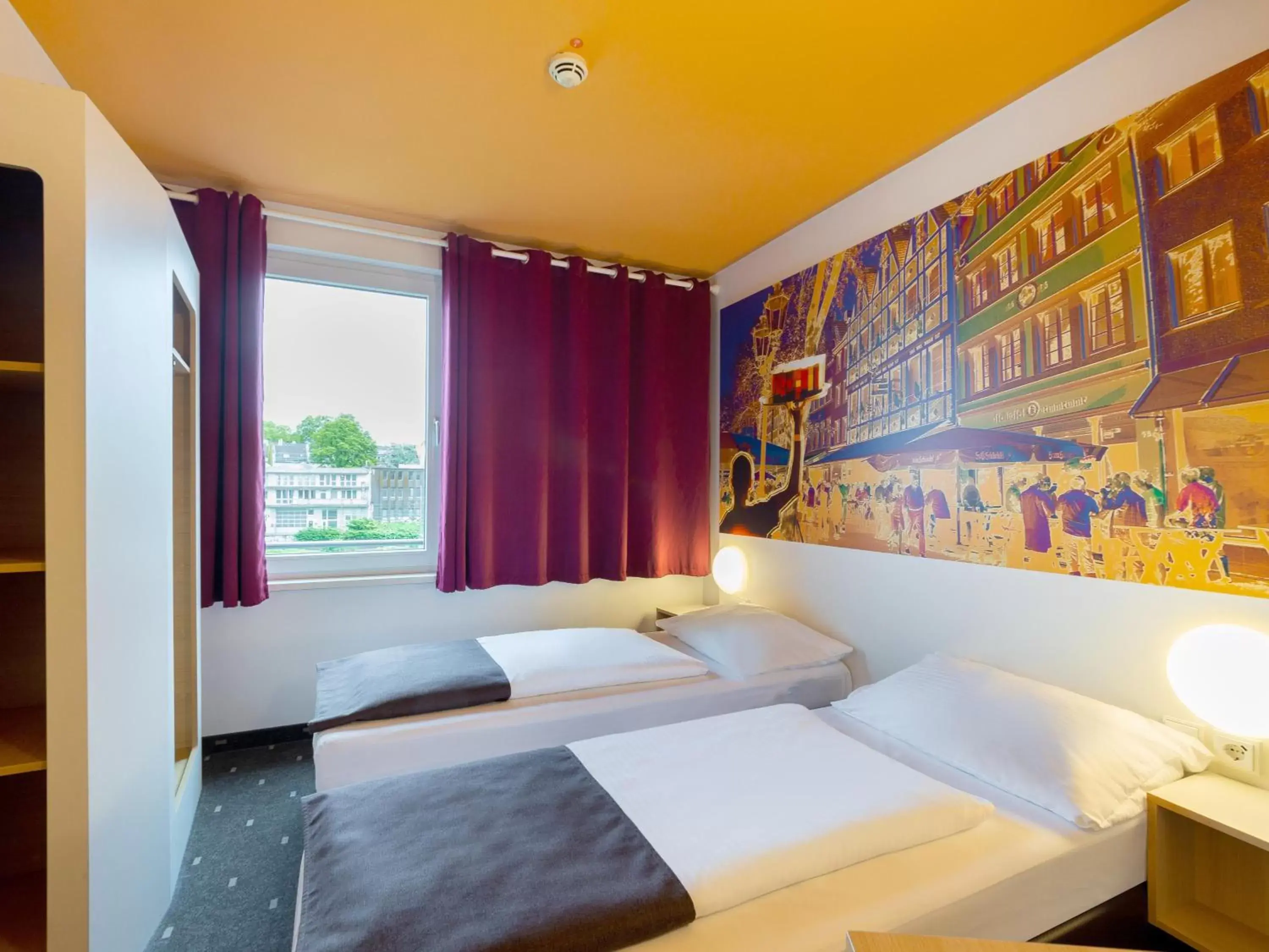 Photo of the whole room, Bed in B&B Hotel Düsseldorf-City