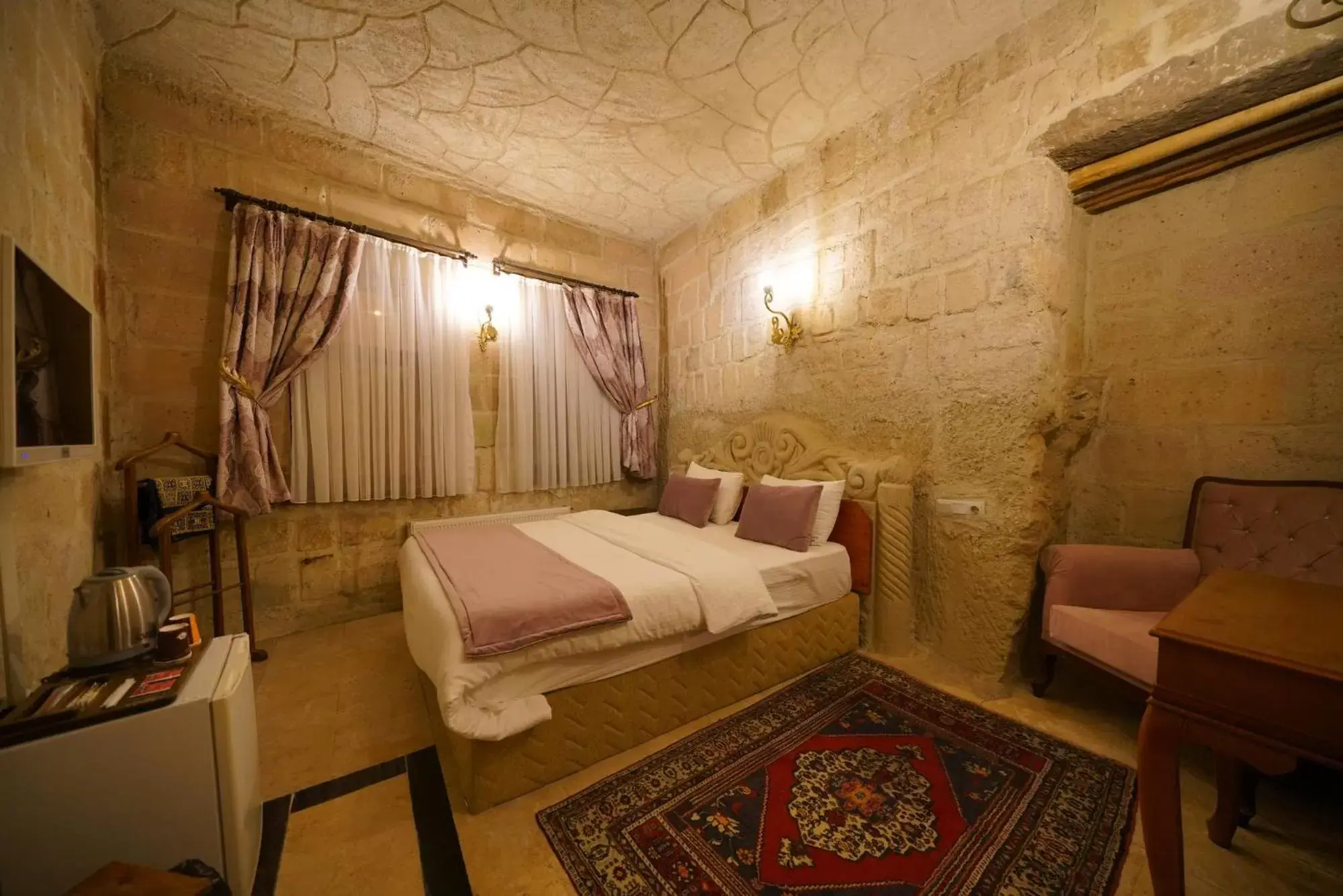 Bed in Cappadocia Nar Cave House & Hot Swimming Pool