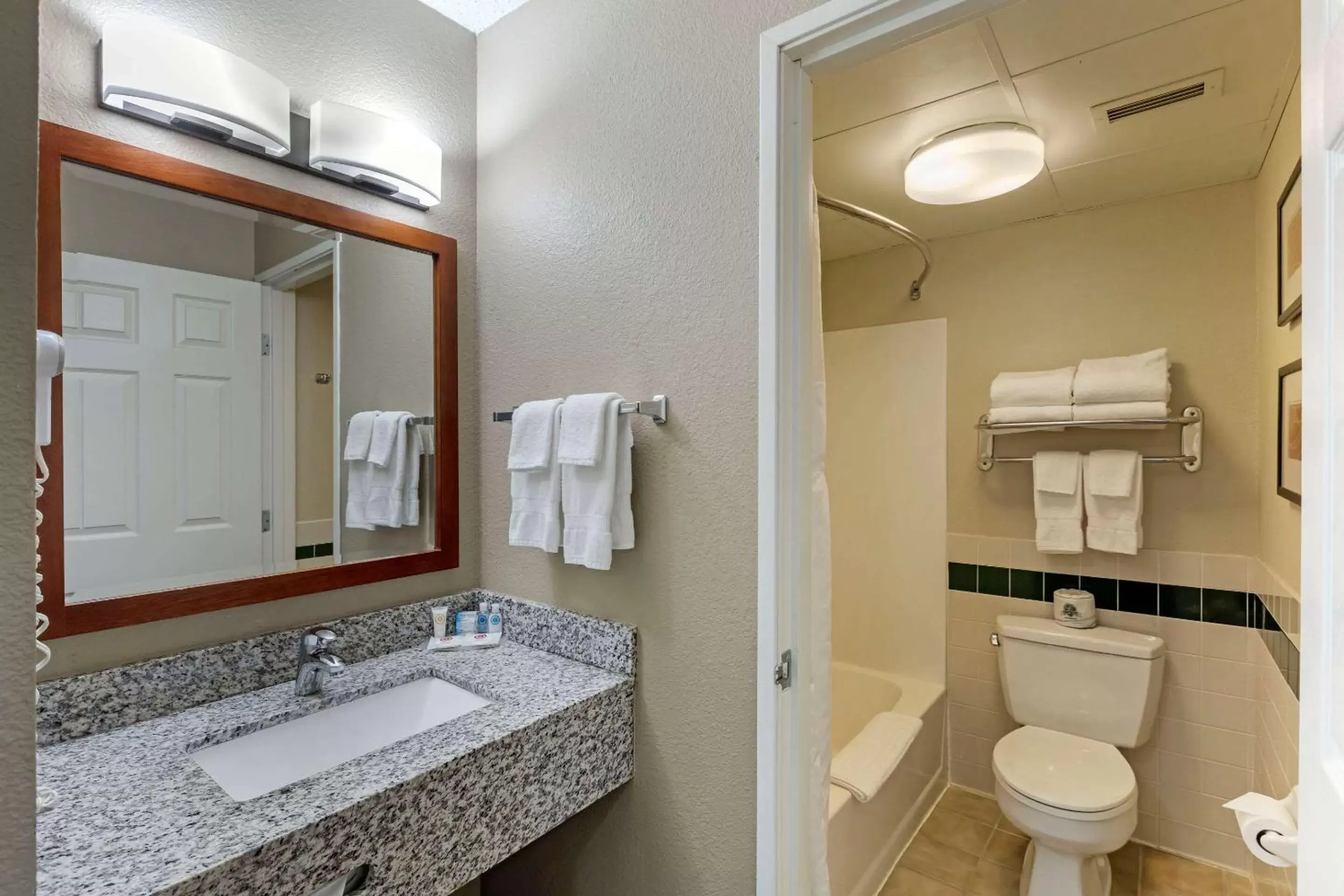 Photo of the whole room, Bathroom in Comfort Inn & Suites Jackson - West Bend