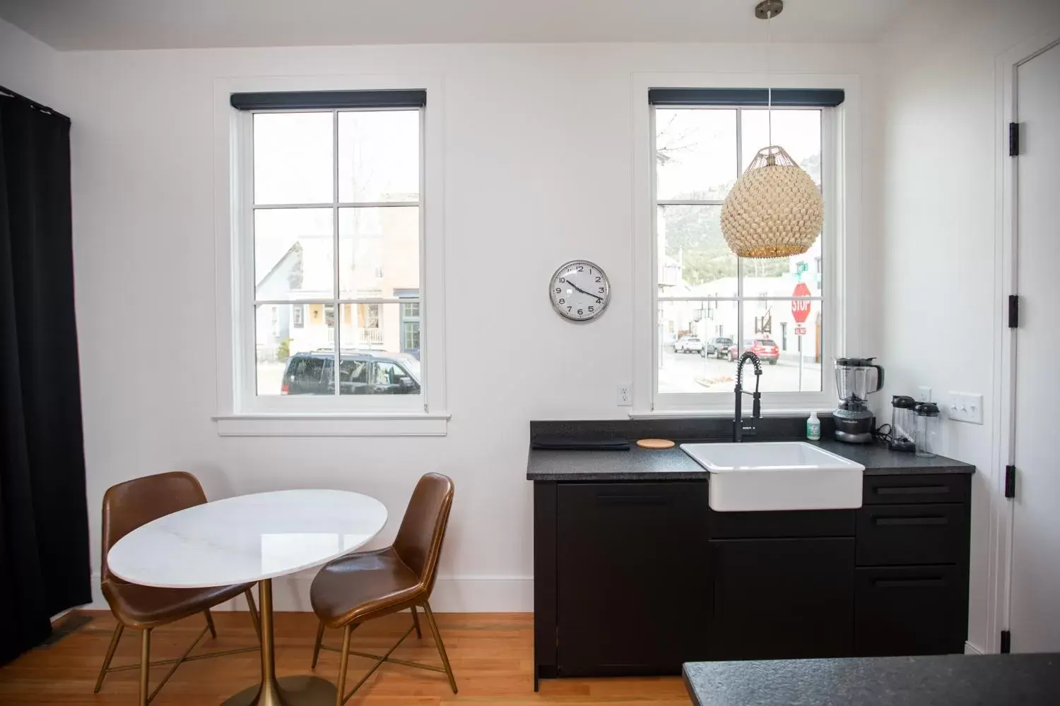 Dining area in South Main Residences by Surf Hotel