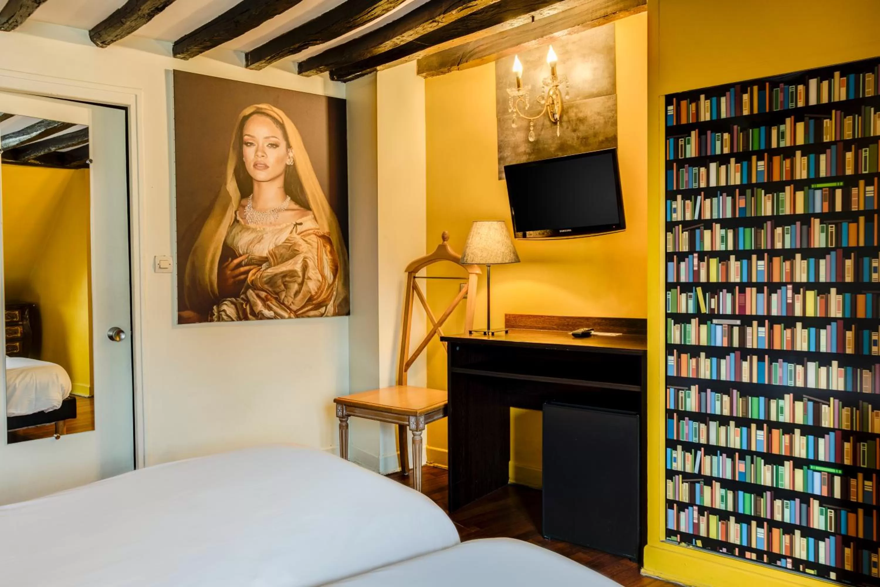 Bed in Absolute Hotel Paris République