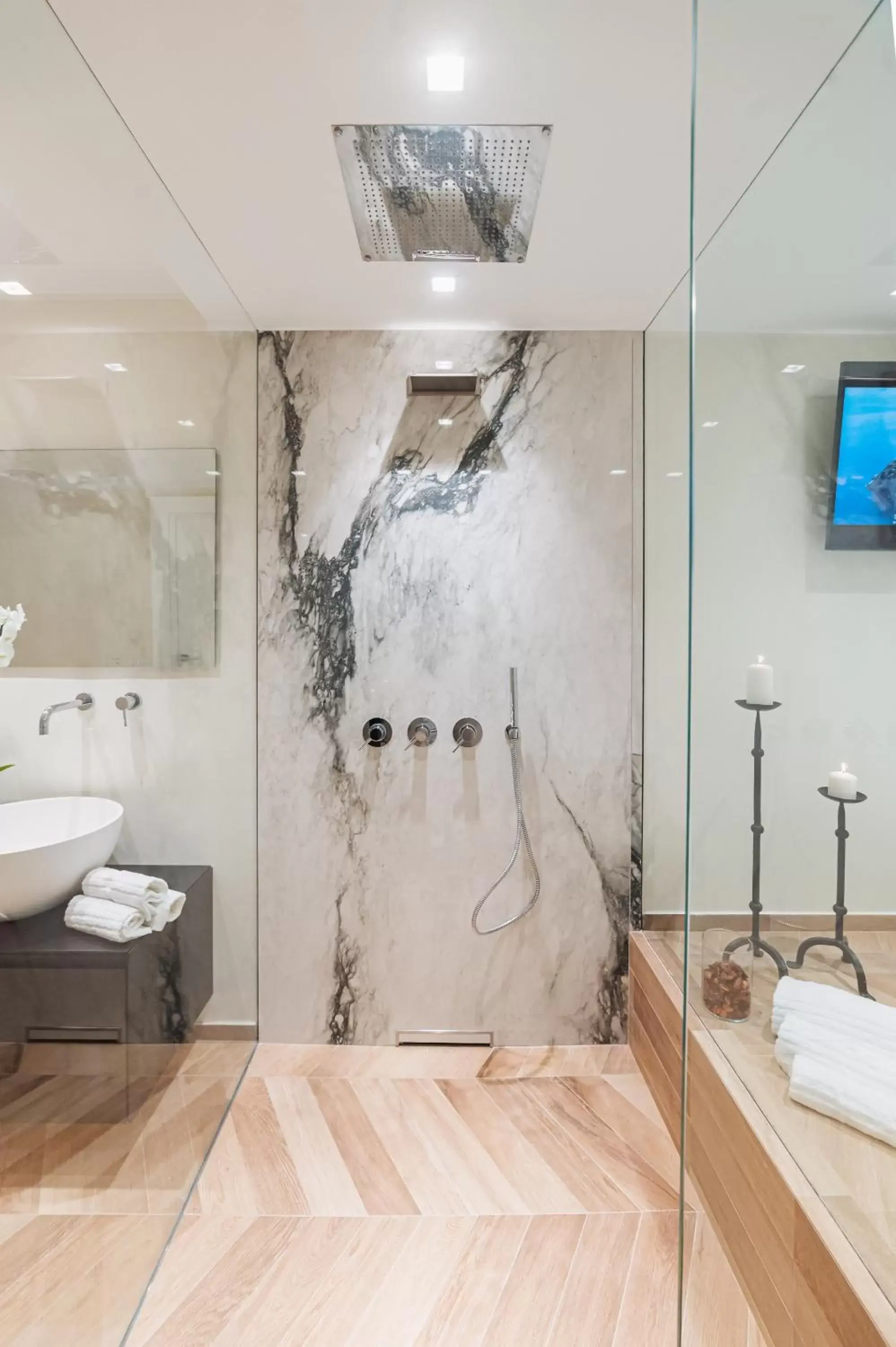 Shower, Bathroom in Naxi Suites