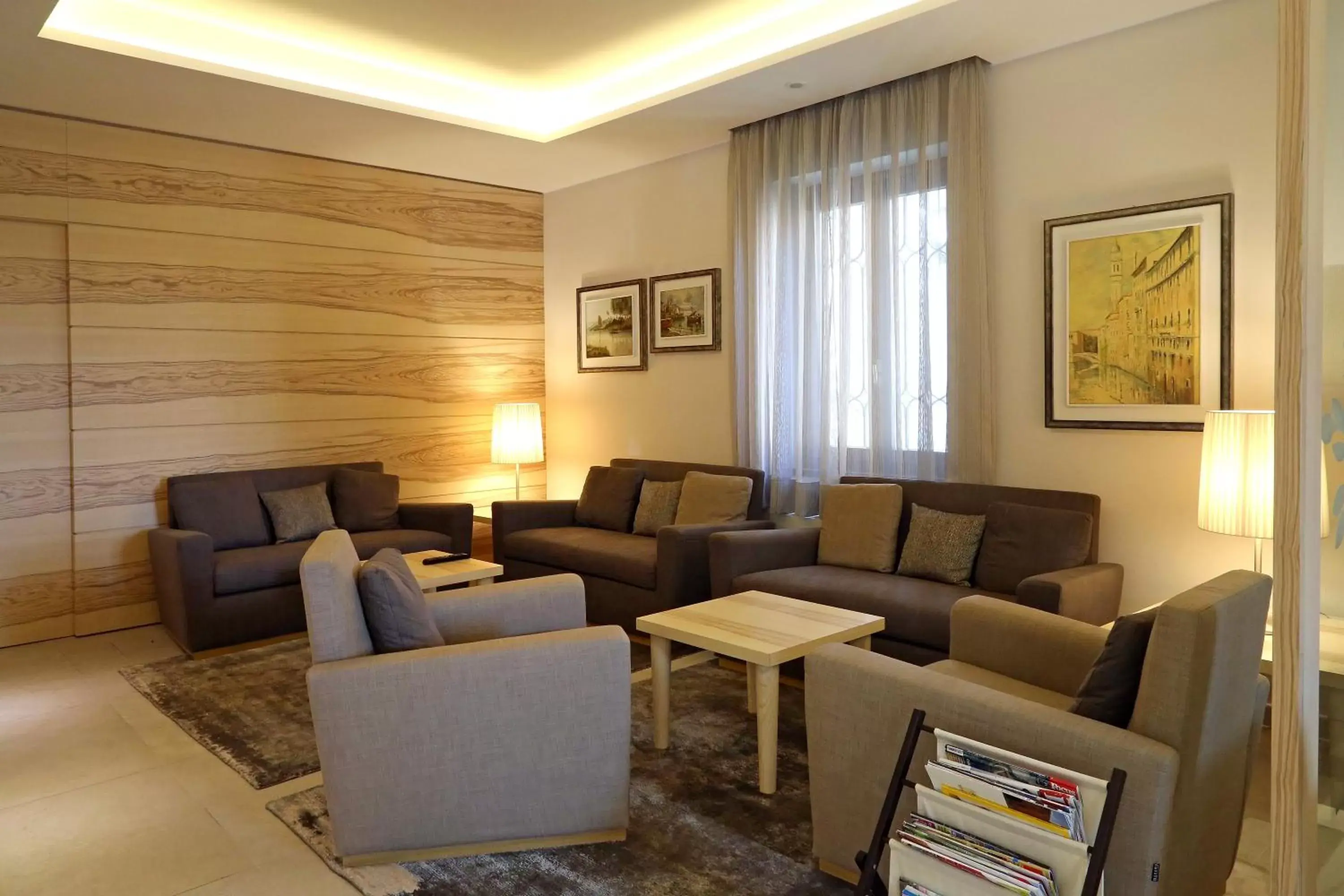 Communal lounge/ TV room, Seating Area in Hotel Garden