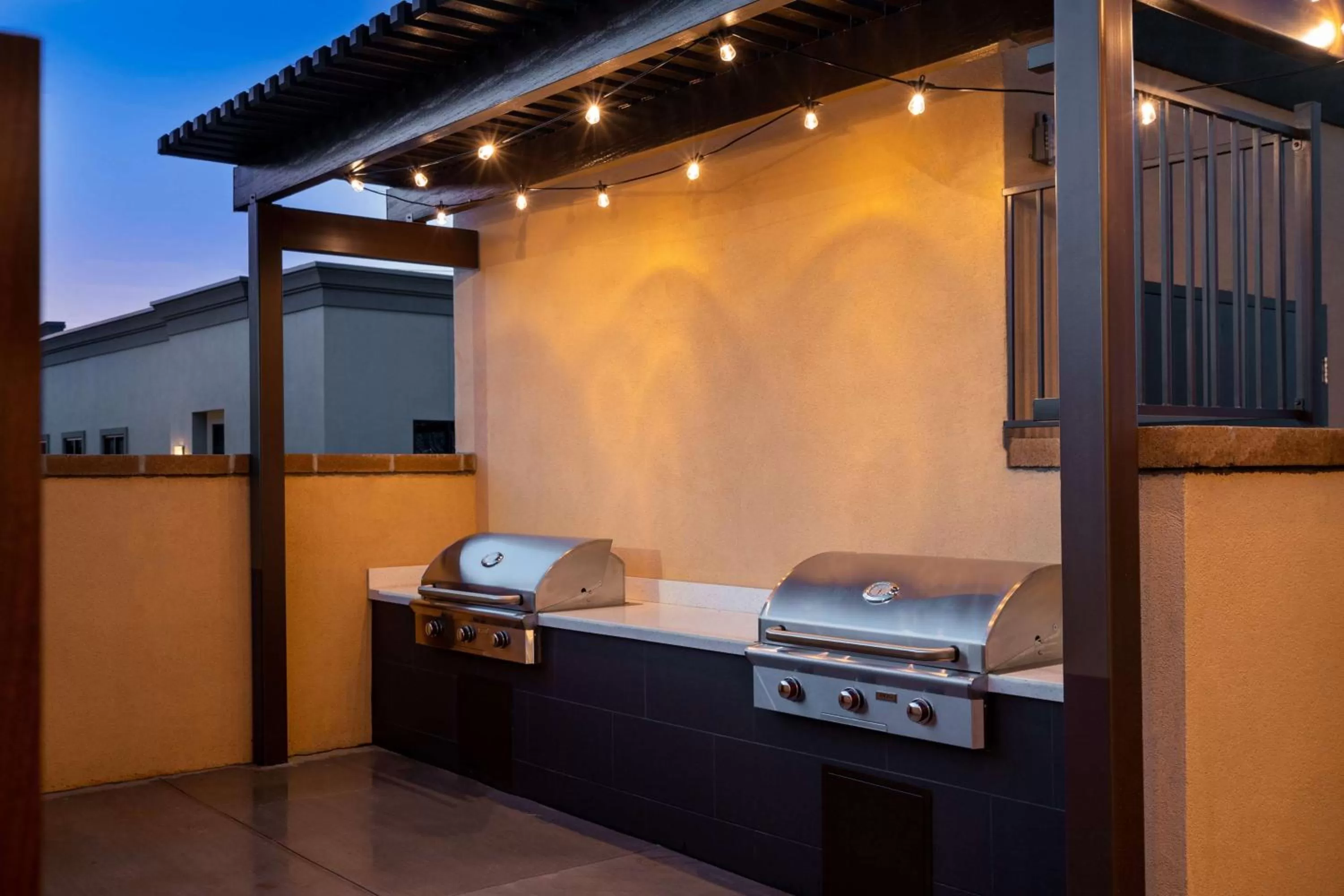 Dining area in Home2 Suites Bakersfield
