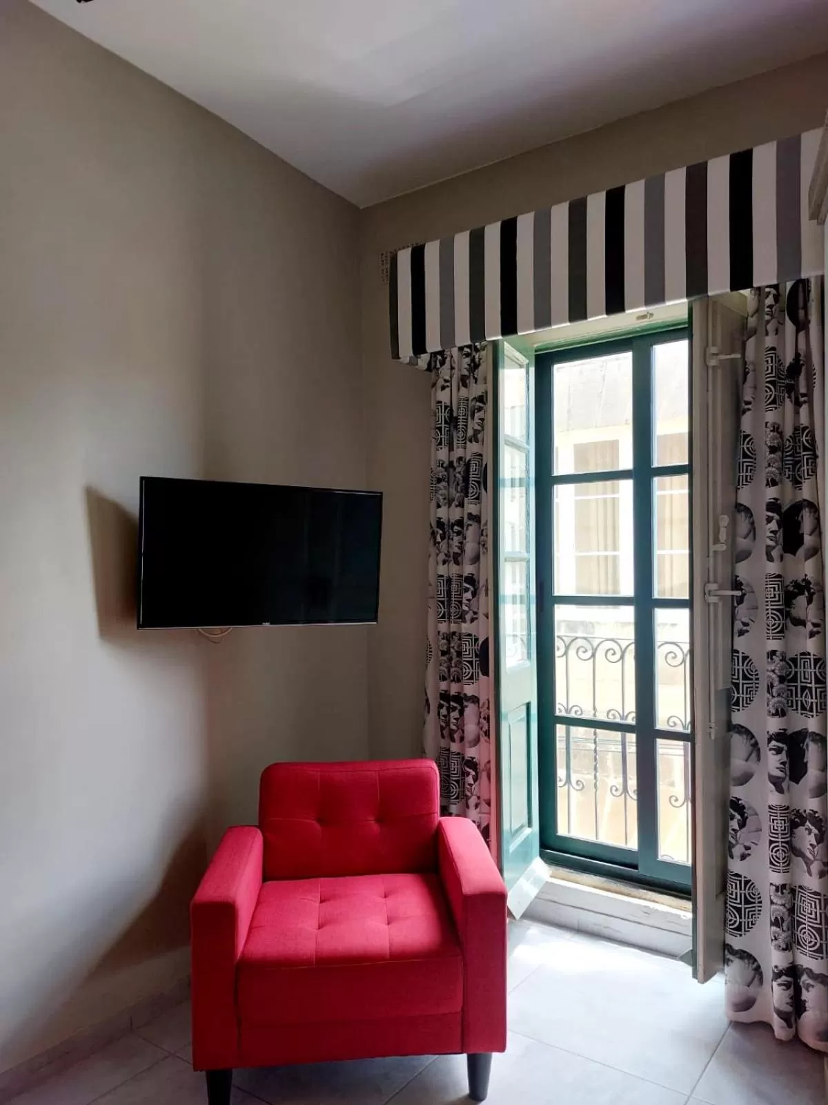 TV and multimedia in Casa Birmula Boutique Hotel