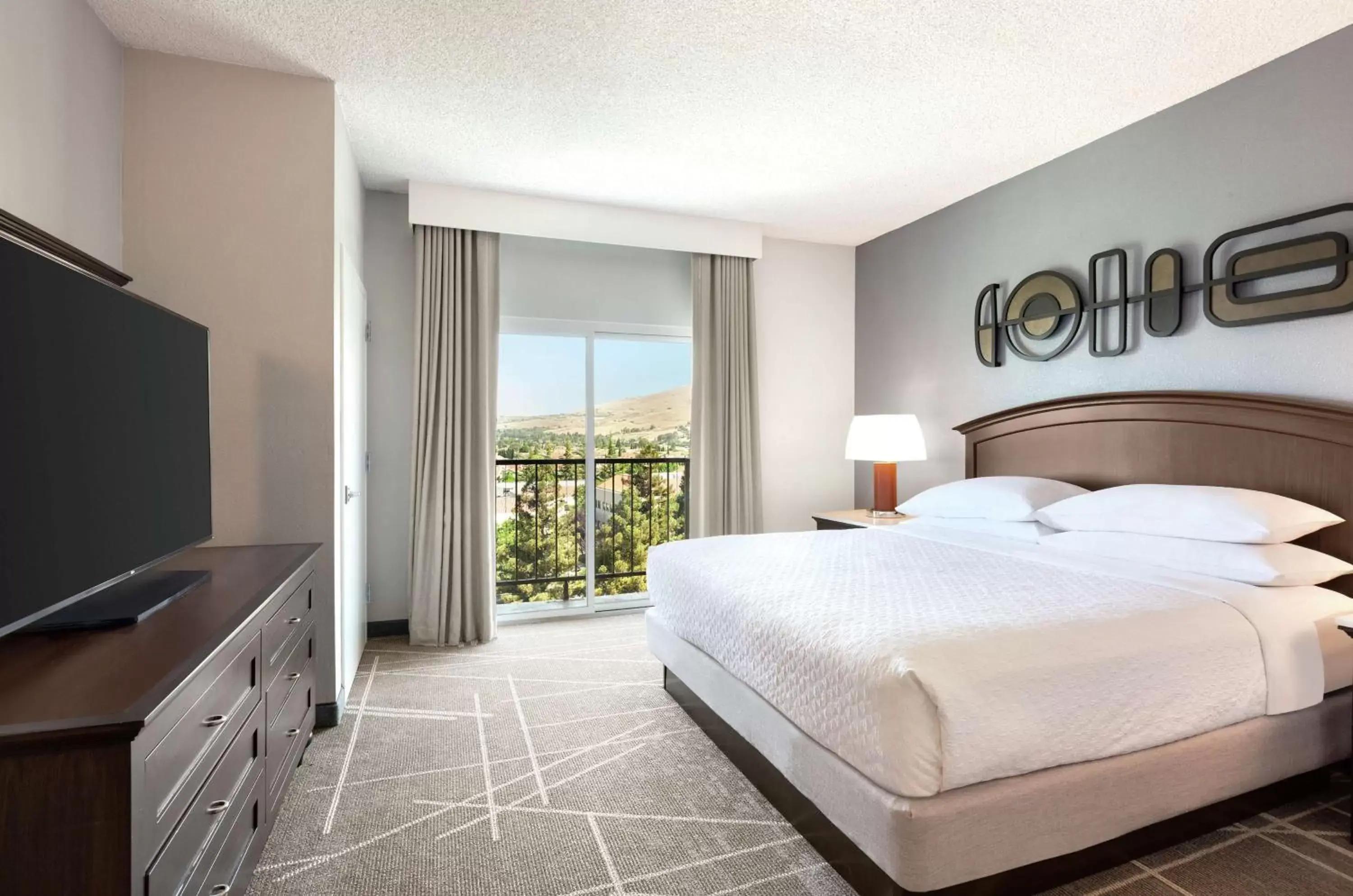 Bed in Embassy Suites by Hilton Milpitas Silicon Valley Bed in Embassy Suites by Hilton Milpitas Silicon Valley