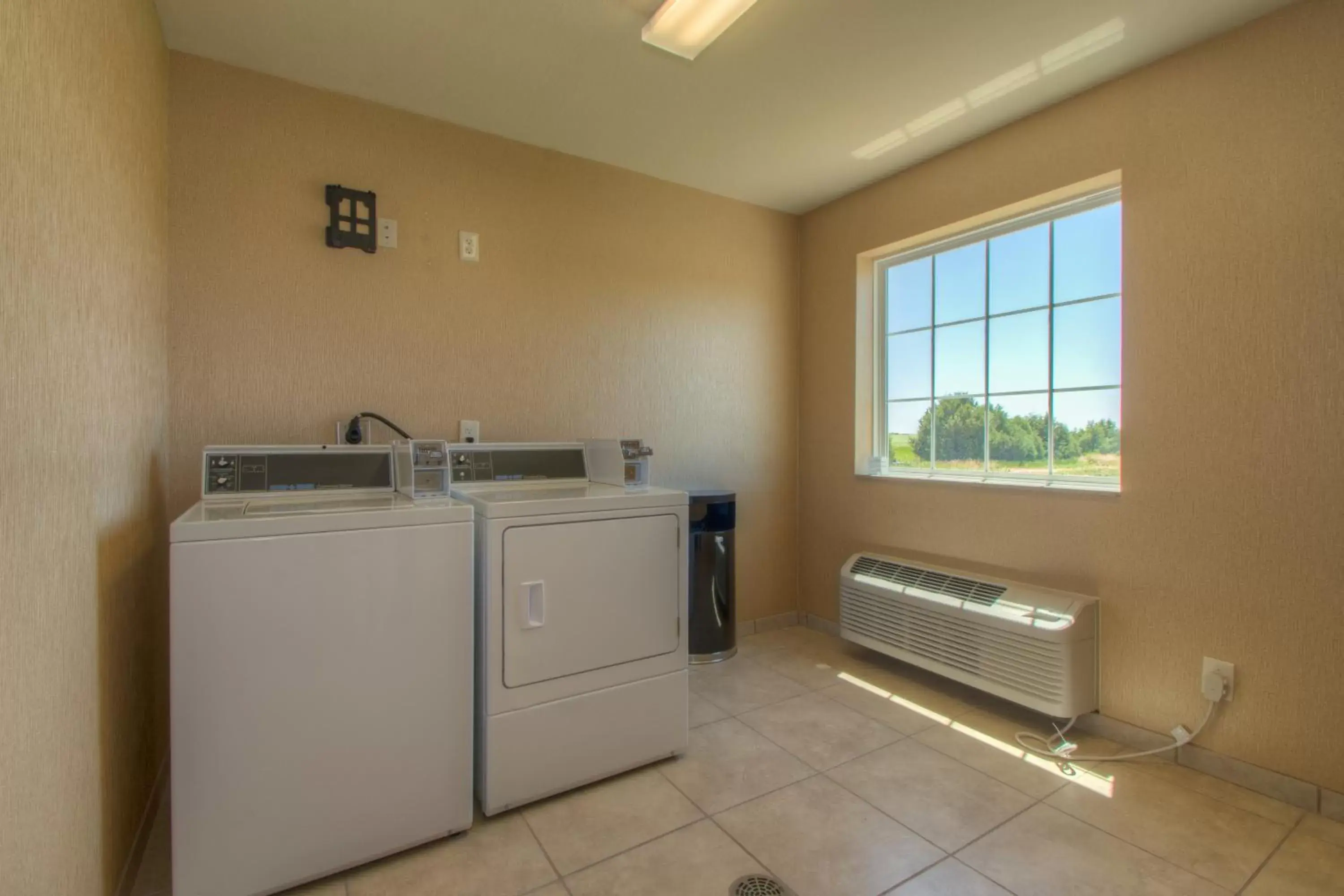 Area and facilities, Kitchen/Kitchenette in Cobblestone Inn & Suites - Eads