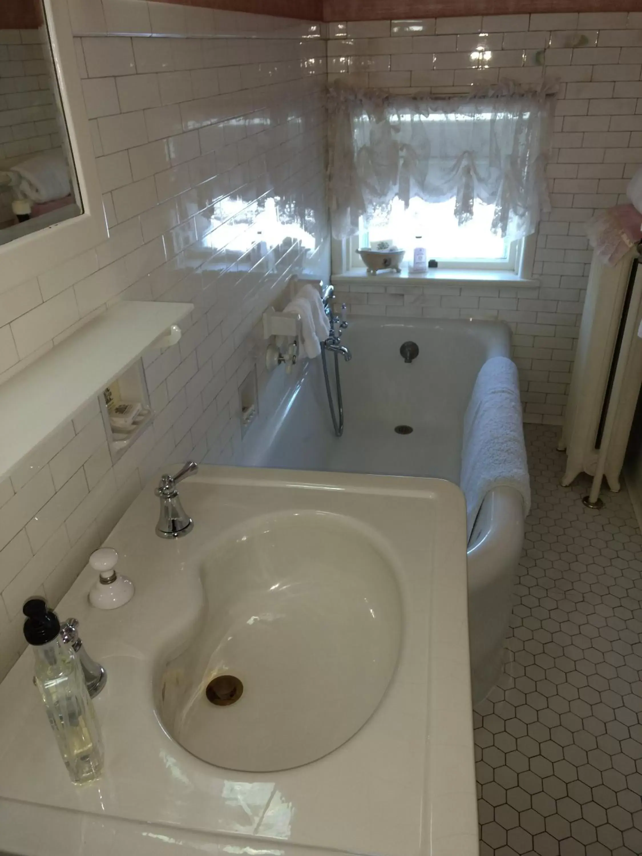 Bathroom in Alexander Mansion Bed & Breakfast