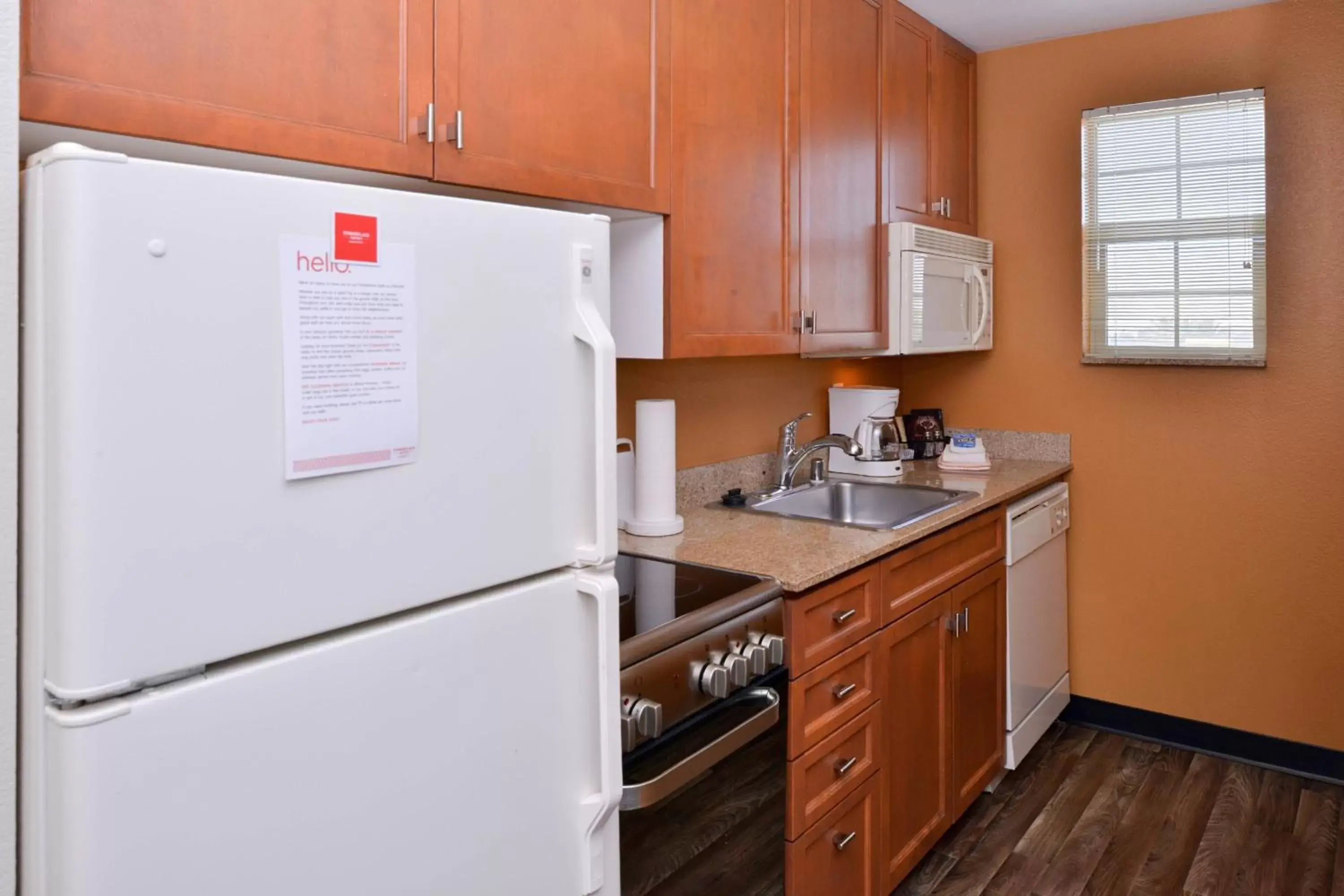 Bedroom, Kitchen/Kitchenette in TownePlace Suites by Marriott Ontario Airport