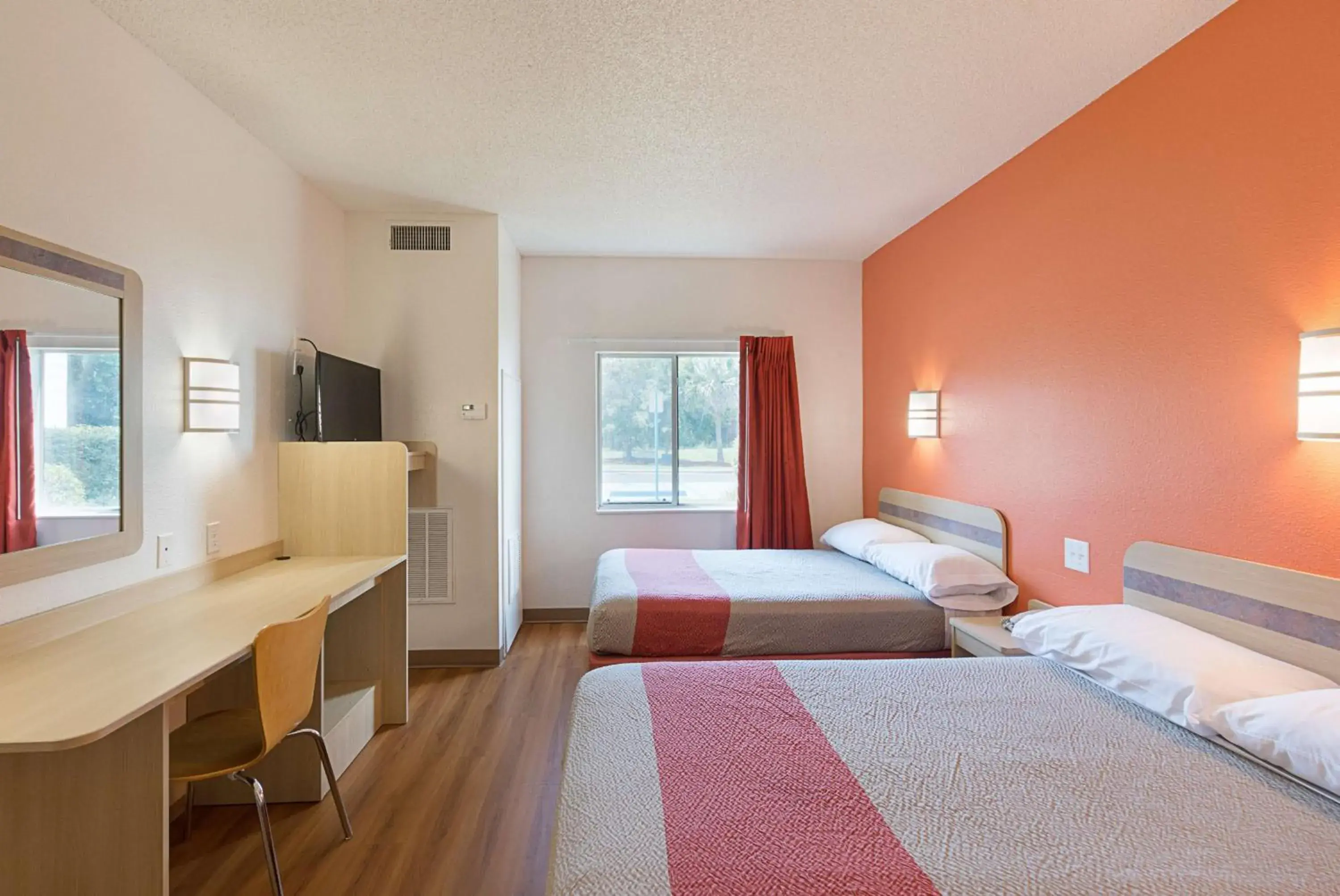 TV and multimedia, Bed in Motel 6-Columbia, SC - Fort Jackson Area