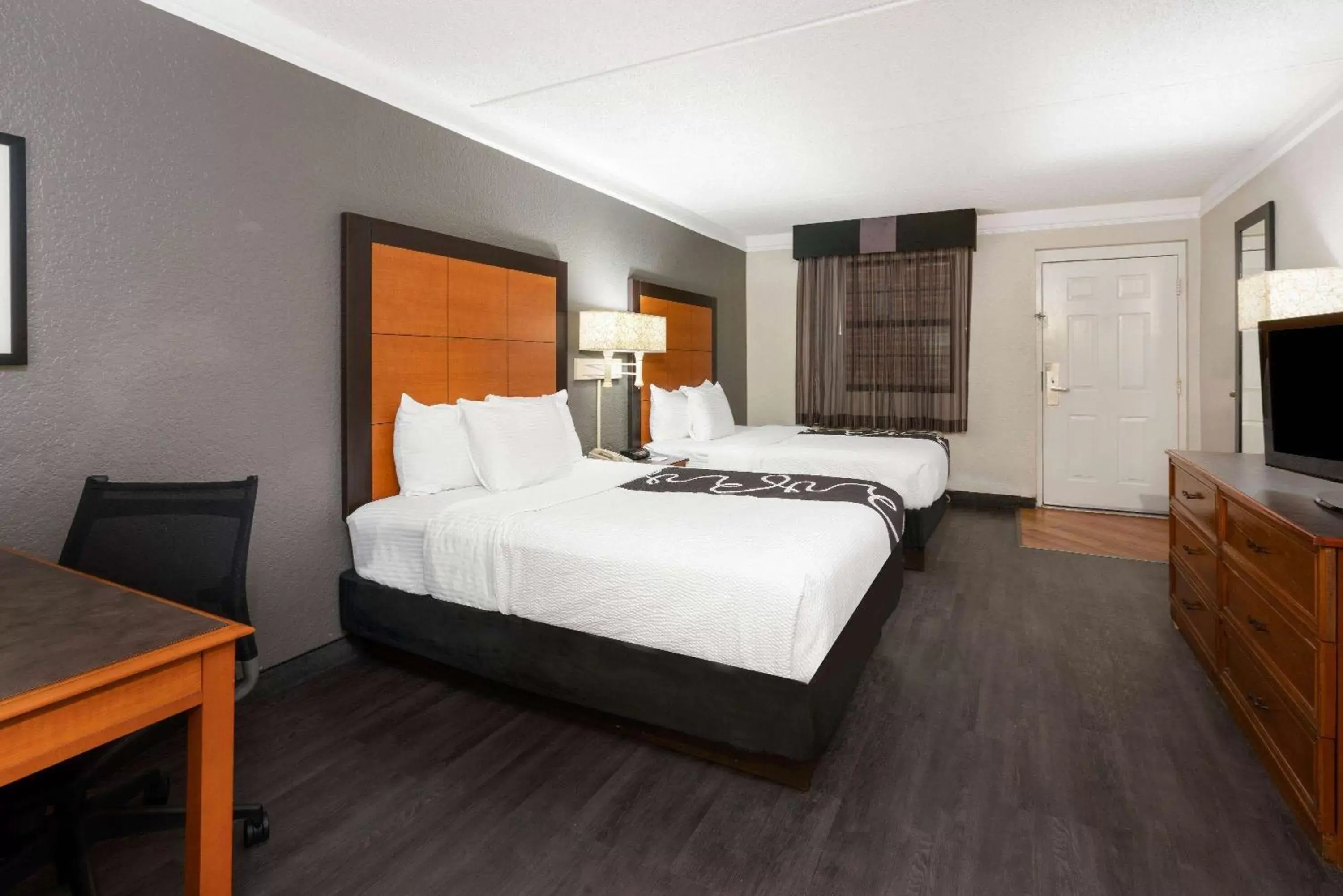 Bed in Super 8 by Wyndham The Woodlands North