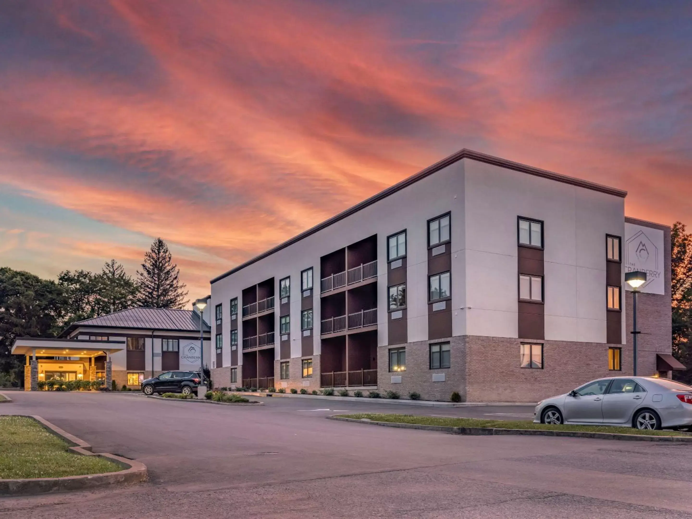 Property Building in The Cranberry, Ascend Hotel Collection