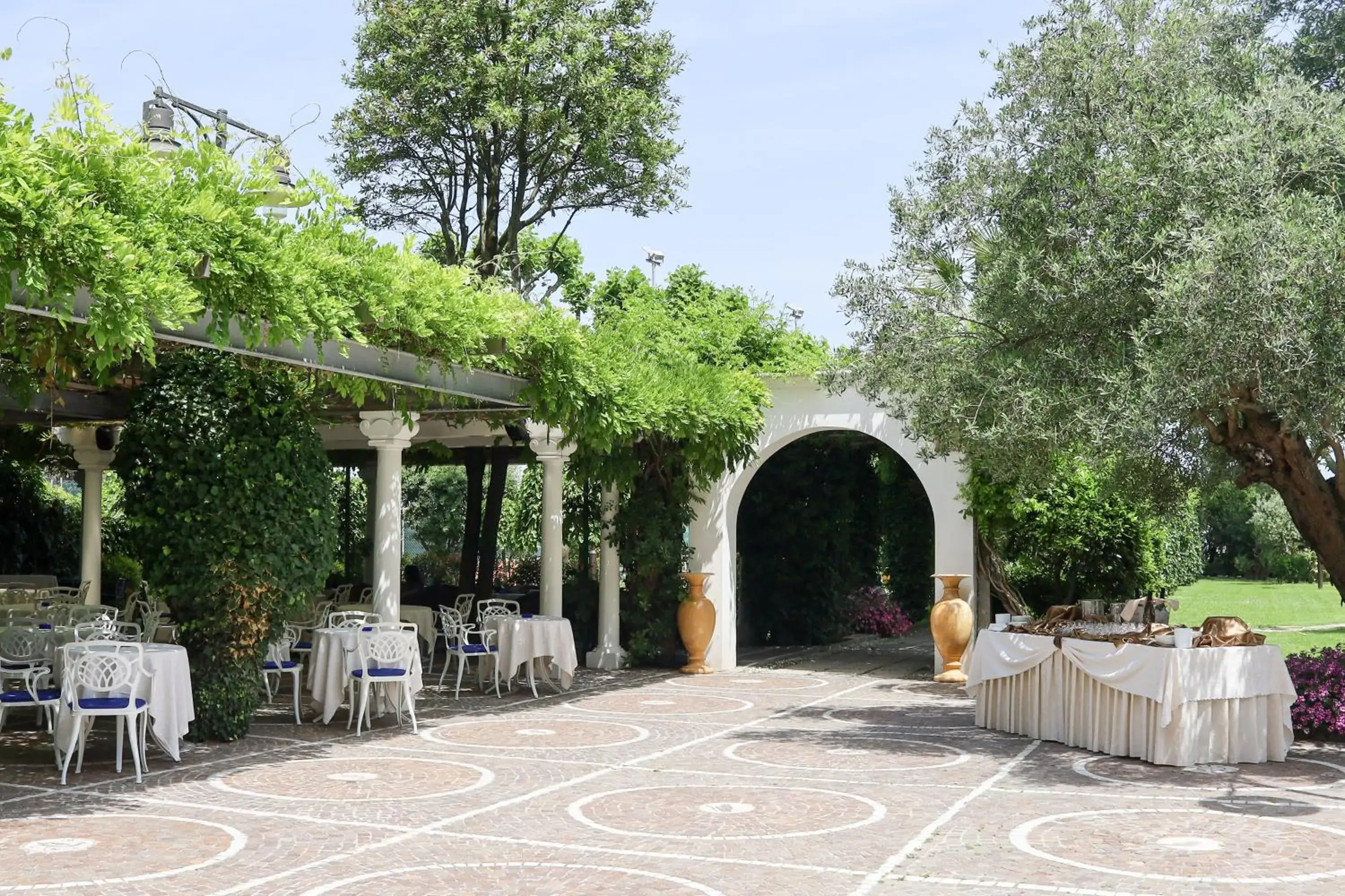 Patio, Restaurant/Places to Eat in Hotel Aurelia