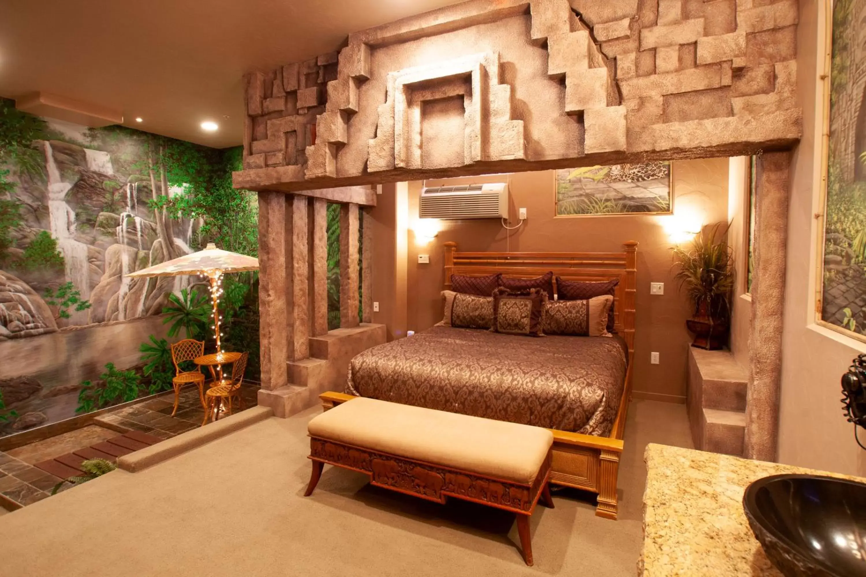 King Room - Thailand Theme in Destinations Inn Theme Rooms King Room - Thailand Theme in Destinations Inn Theme Rooms