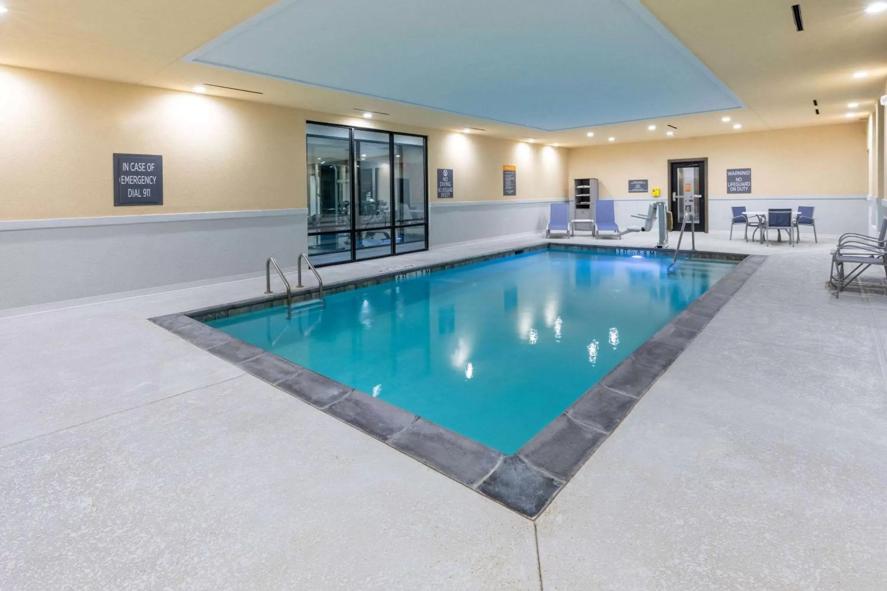 Activities, Swimming Pool in La Quinta Inn & Suites by Wyndham Frisco