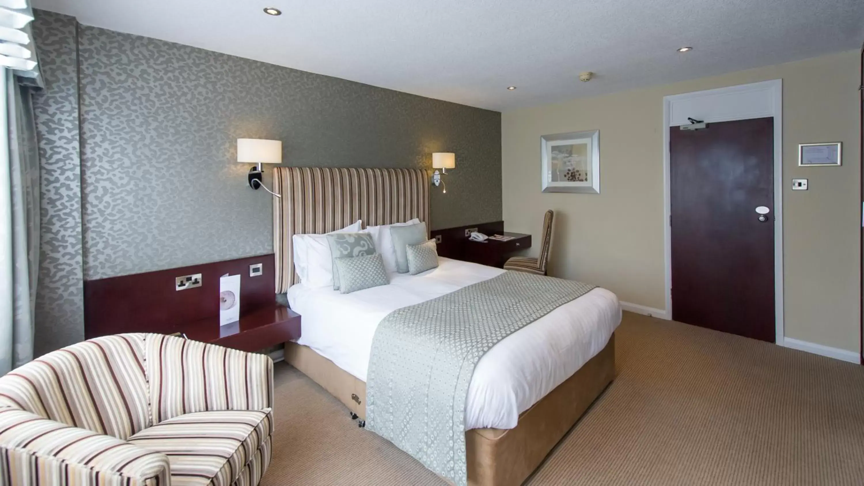 Double or Twin Room with Pool View in The Barnstaple Hotel Double or Twin Room with Pool View in The Barnstaple Hotel