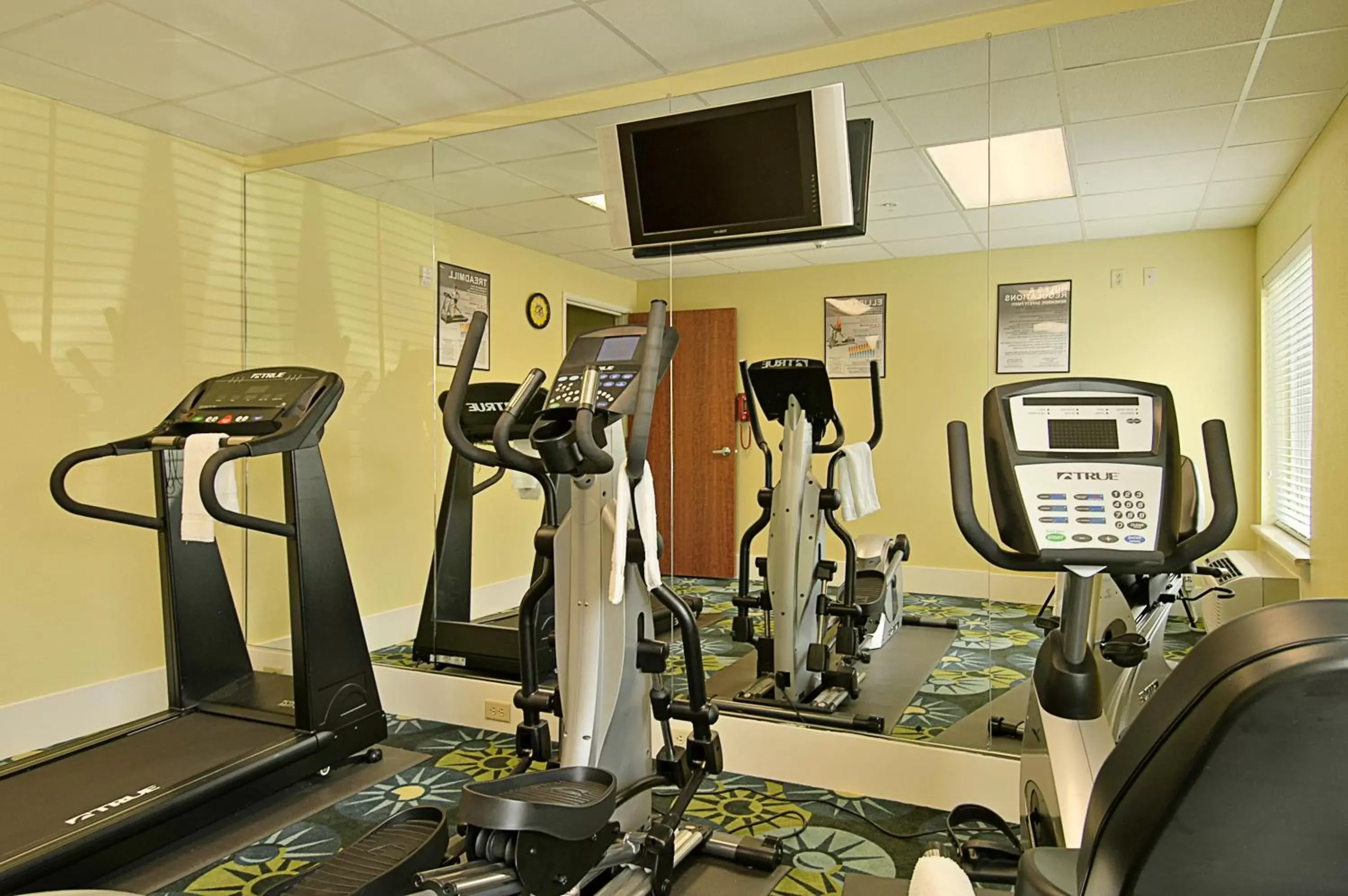Fitness centre/facilities in Days Inn & Suites by Wyndham Savannah North I-95 Fitness centre/facilities in Days Inn & Suites by Wyndham Savannah North I-95