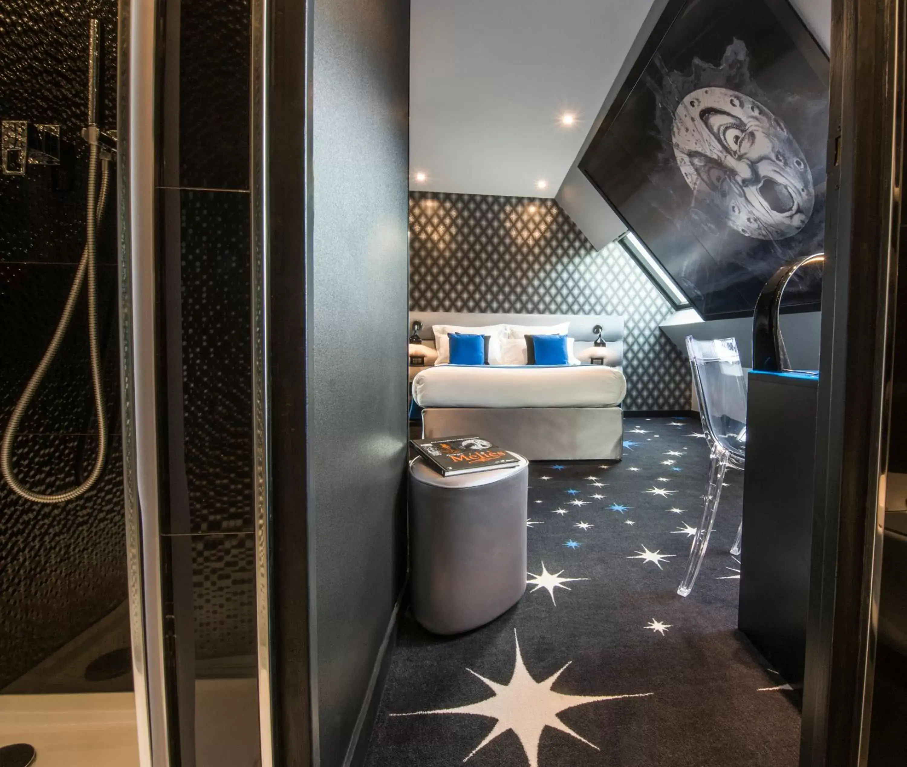 Photo of the whole room, Bathroom in Hotel Splendor Elysées