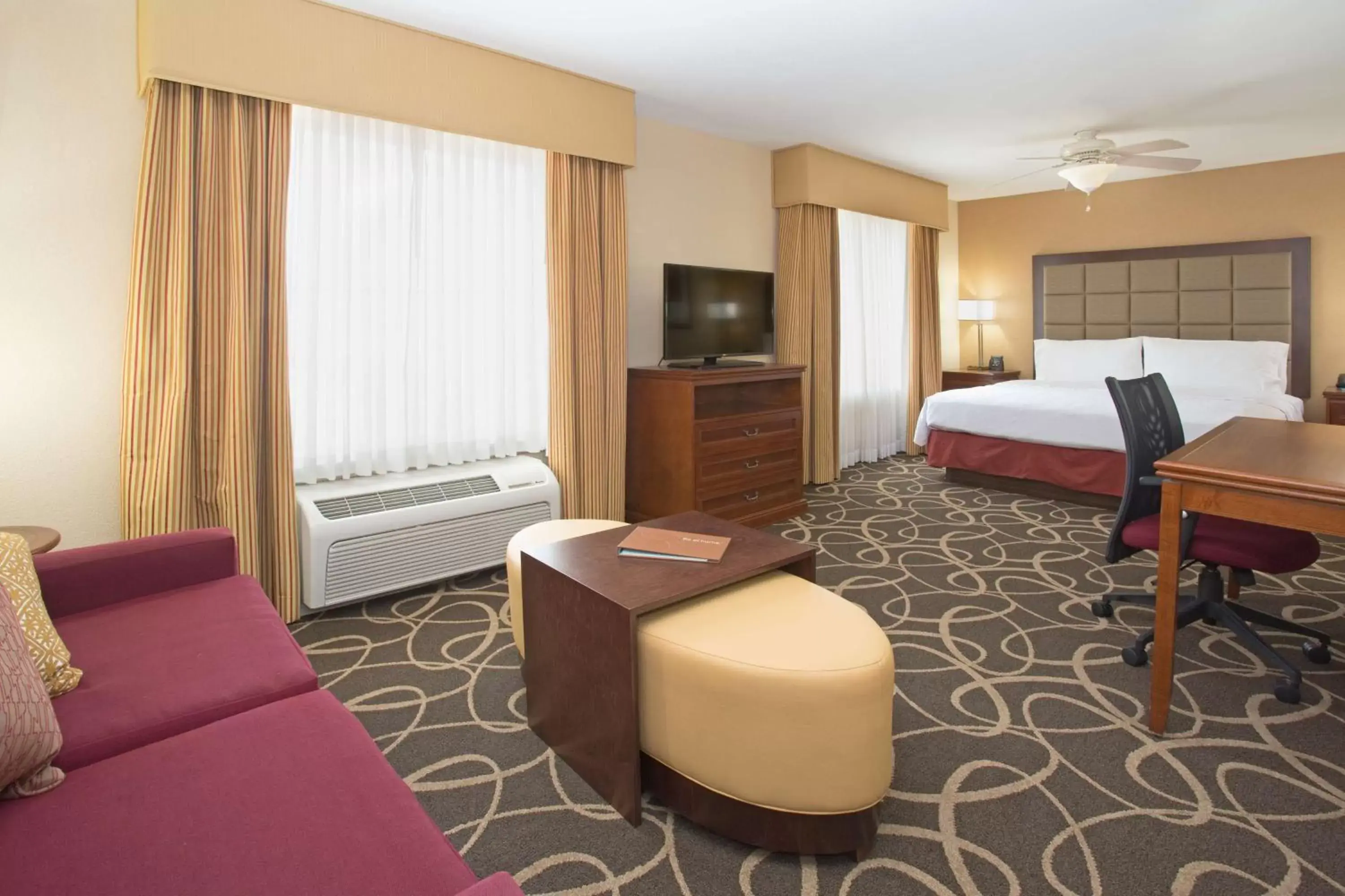 Bedroom, TV/Entertainment Center in Homewood Suites by Hilton Yuma