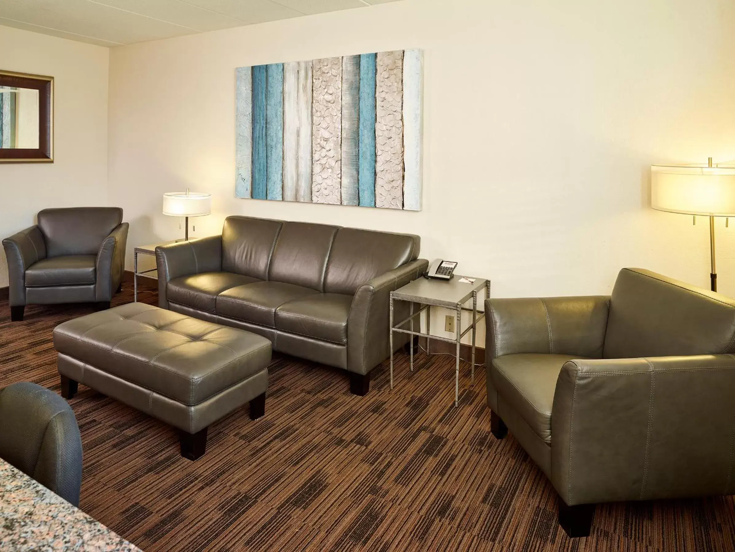 Seating Area in LivINN Hotel St Paul East / Maplewood