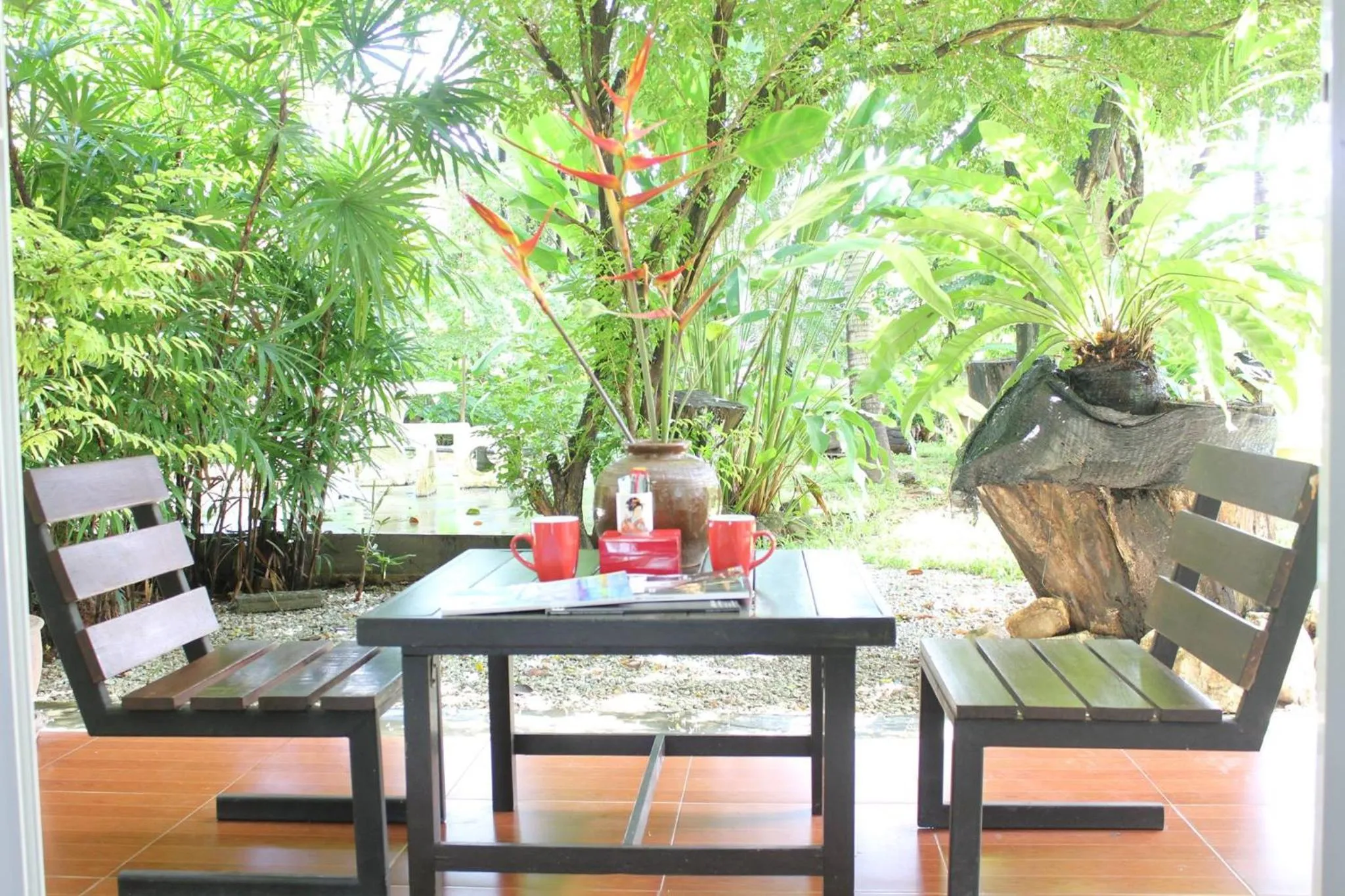 Facade/entrance in Eat n Sleep