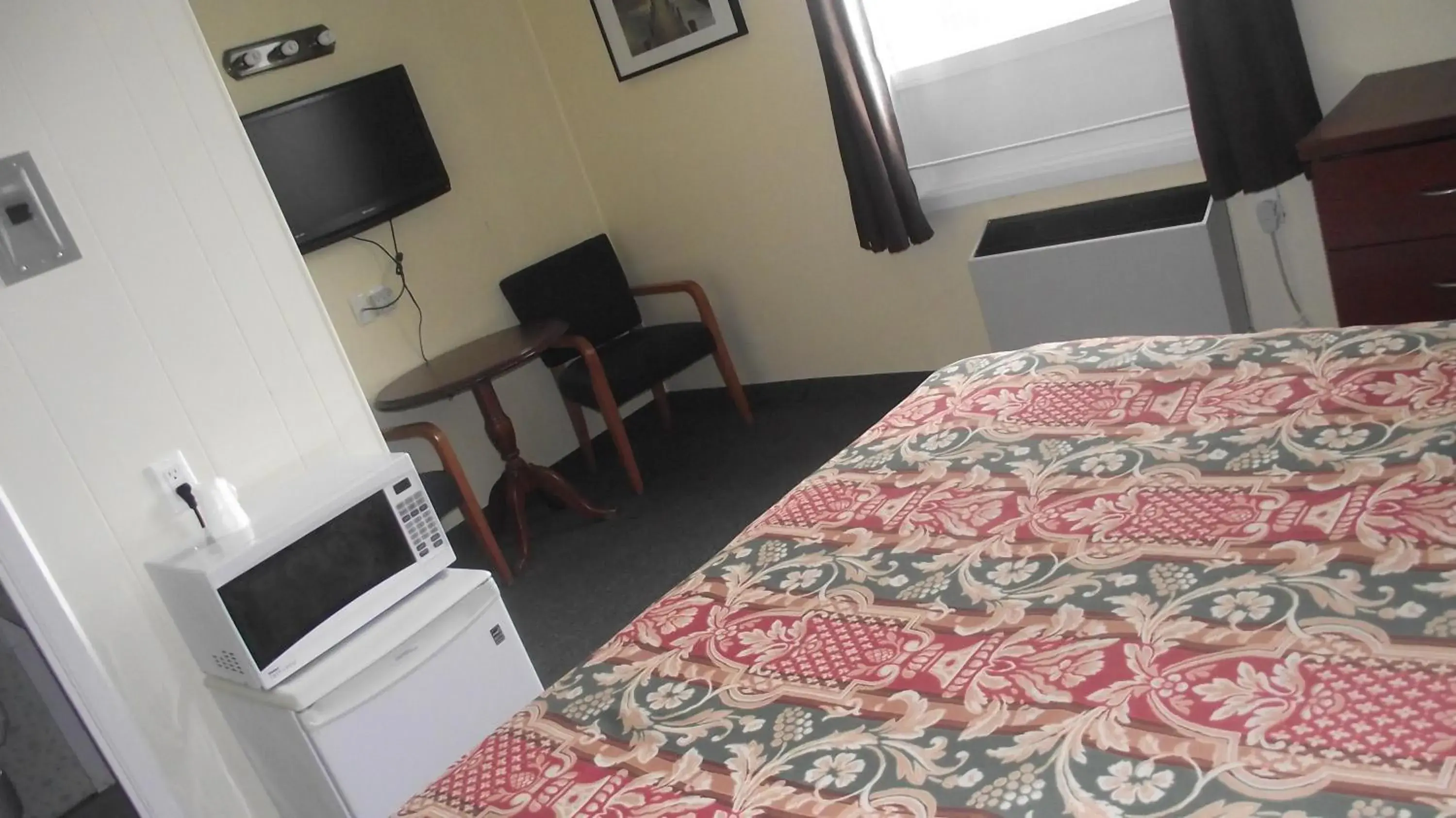 Decorative detail, Bed in Empress Inn and Suites by the Falls