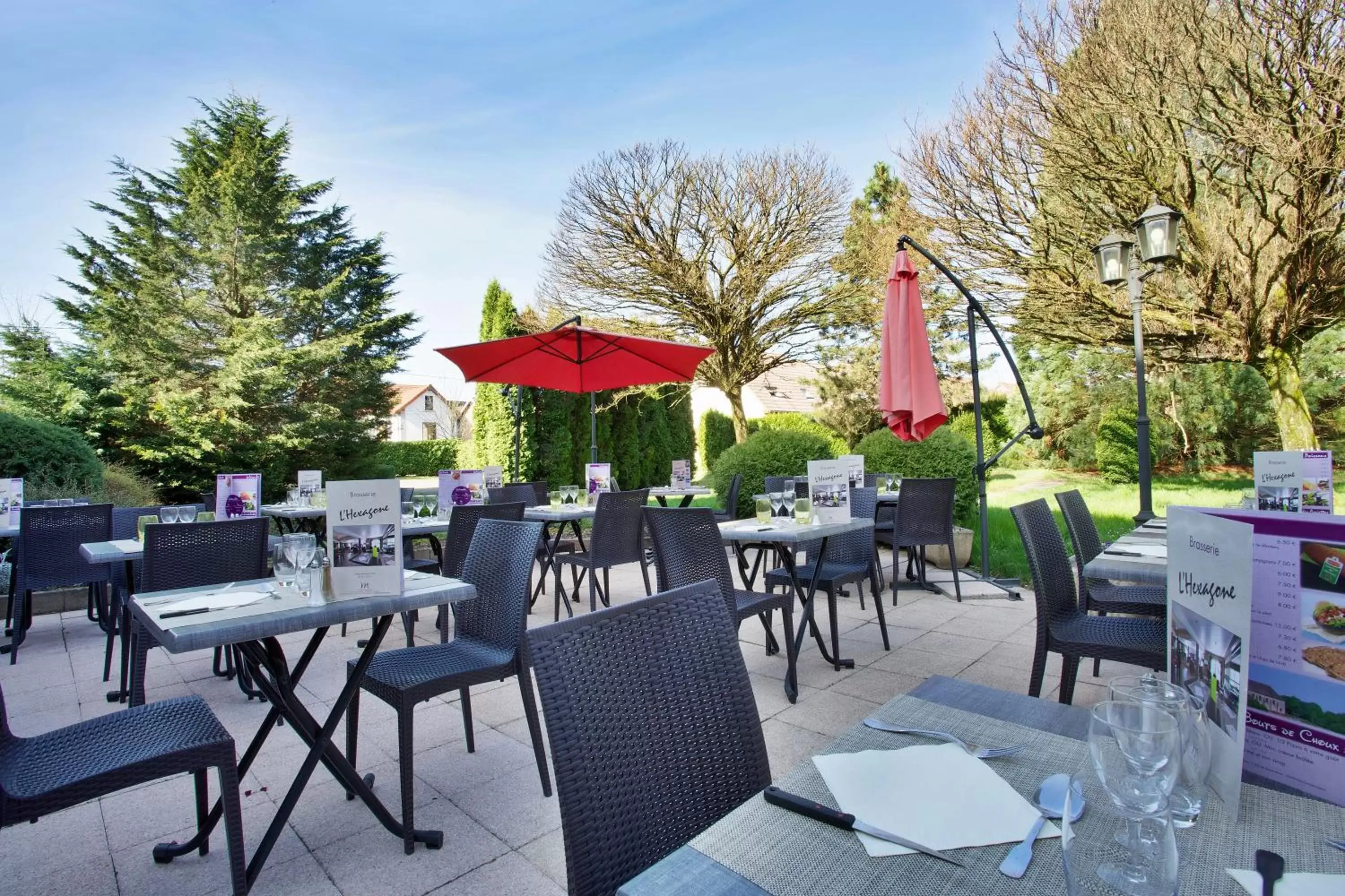 Patio, Restaurant/Places to Eat in Mercure Hexagone Luxeuil