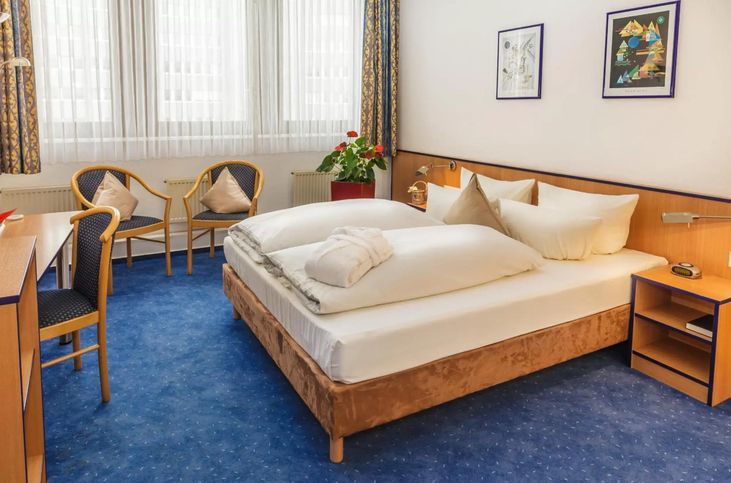 Photo of the whole room, Bed in Best Western Comfort Business Hotel Düsseldorf-Neuss