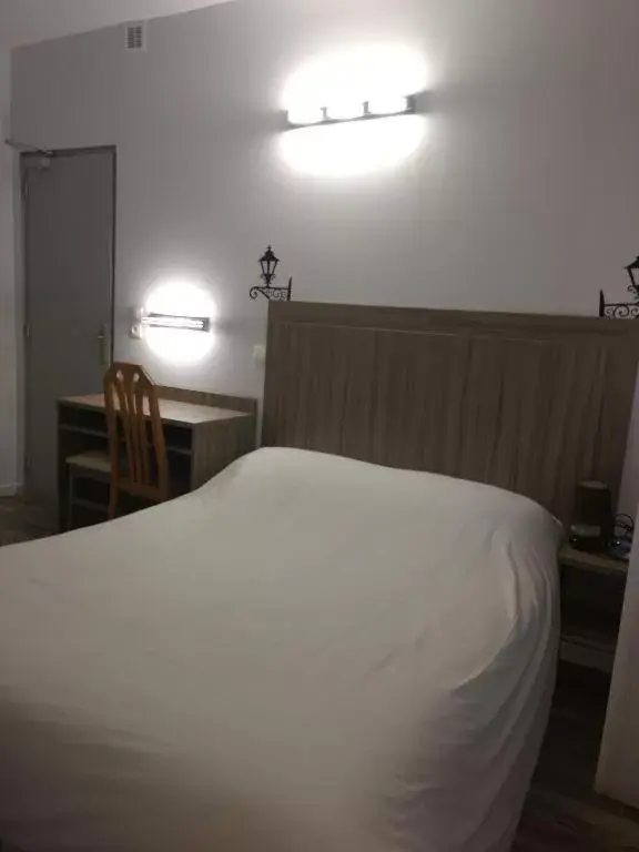 Bedroom, Bed in Terminus Fontainebleau Avon