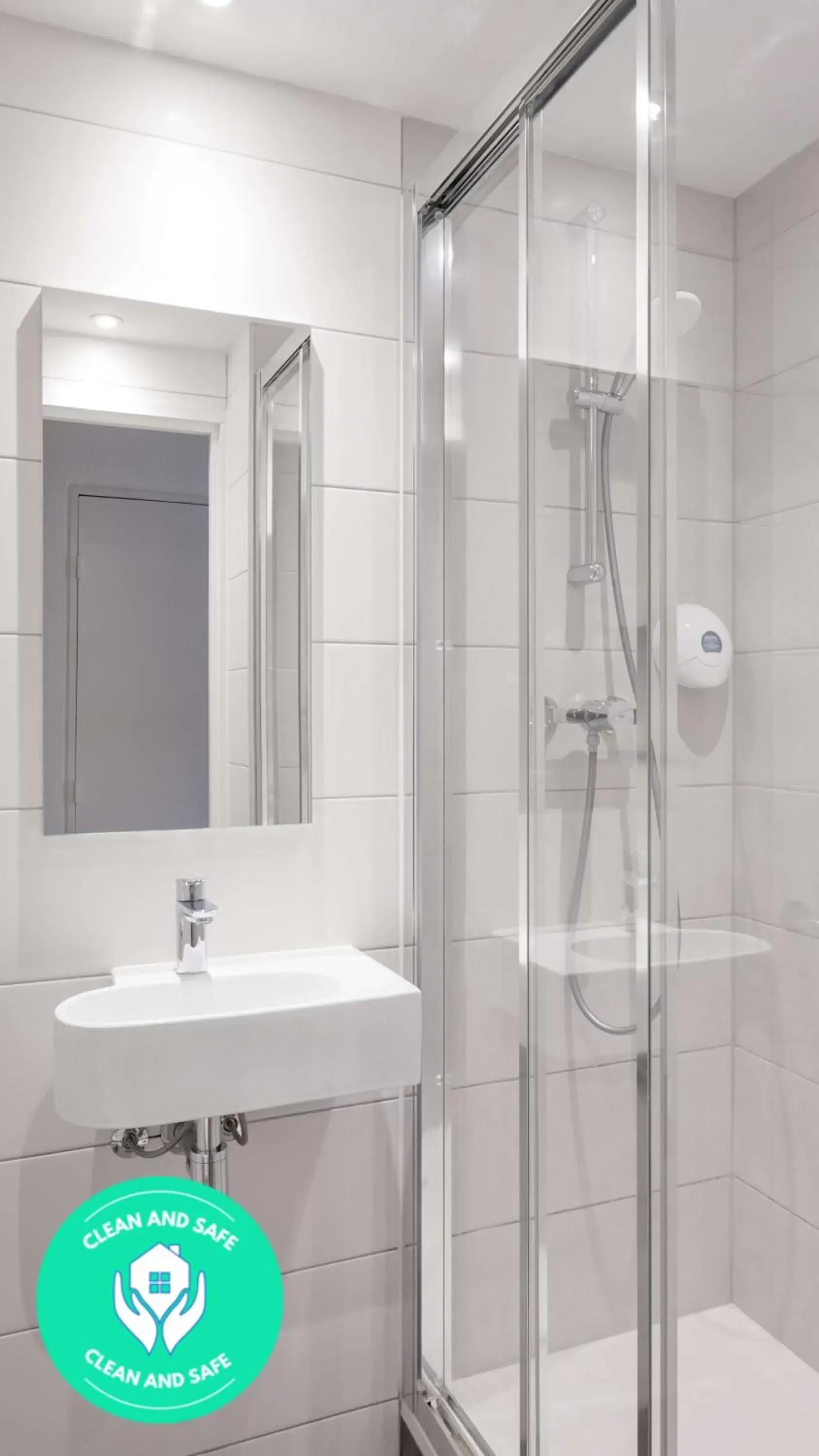 Shower, Bathroom in Première Classe Lyon Centre Gare Part Dieu