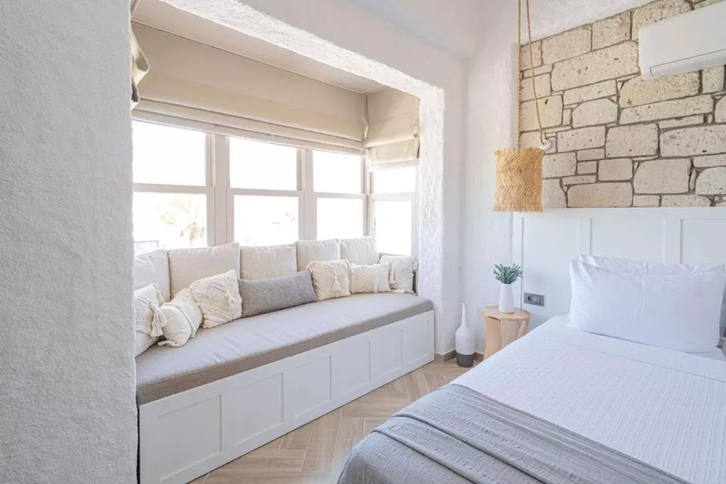 Seating area, Bed in Voger Alaçatı Silence