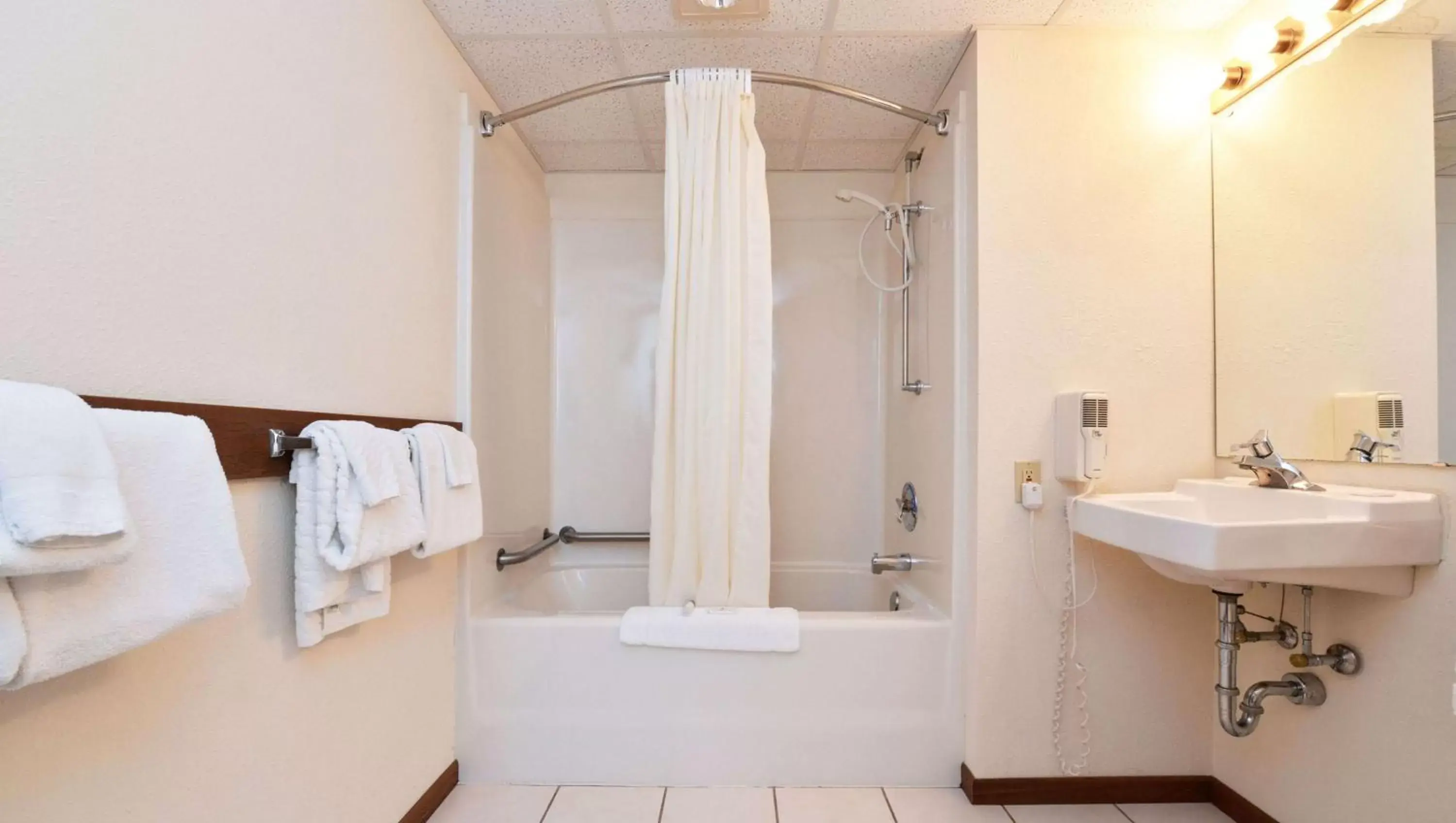 Bathroom in Magnuson Hotel Country Inn