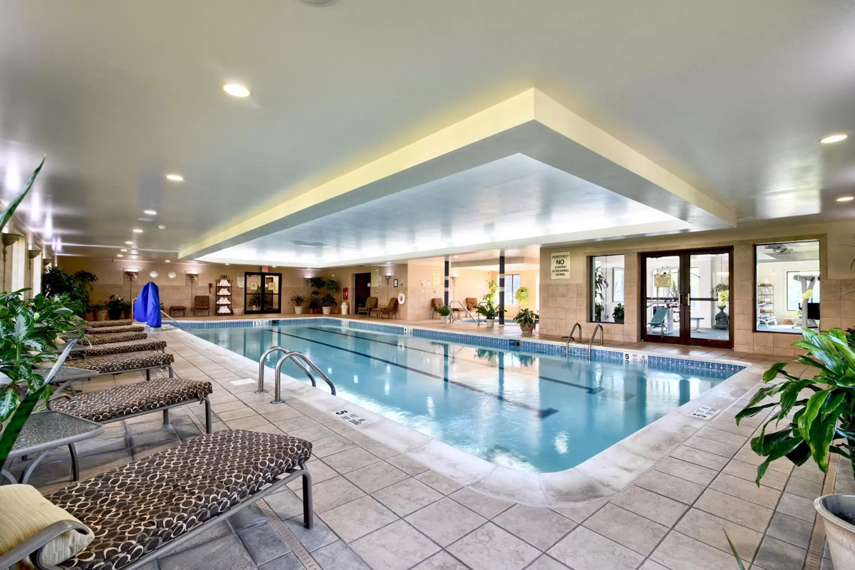 Swimming Pool in Roosevelt Inn & Suites Saratoga Springs