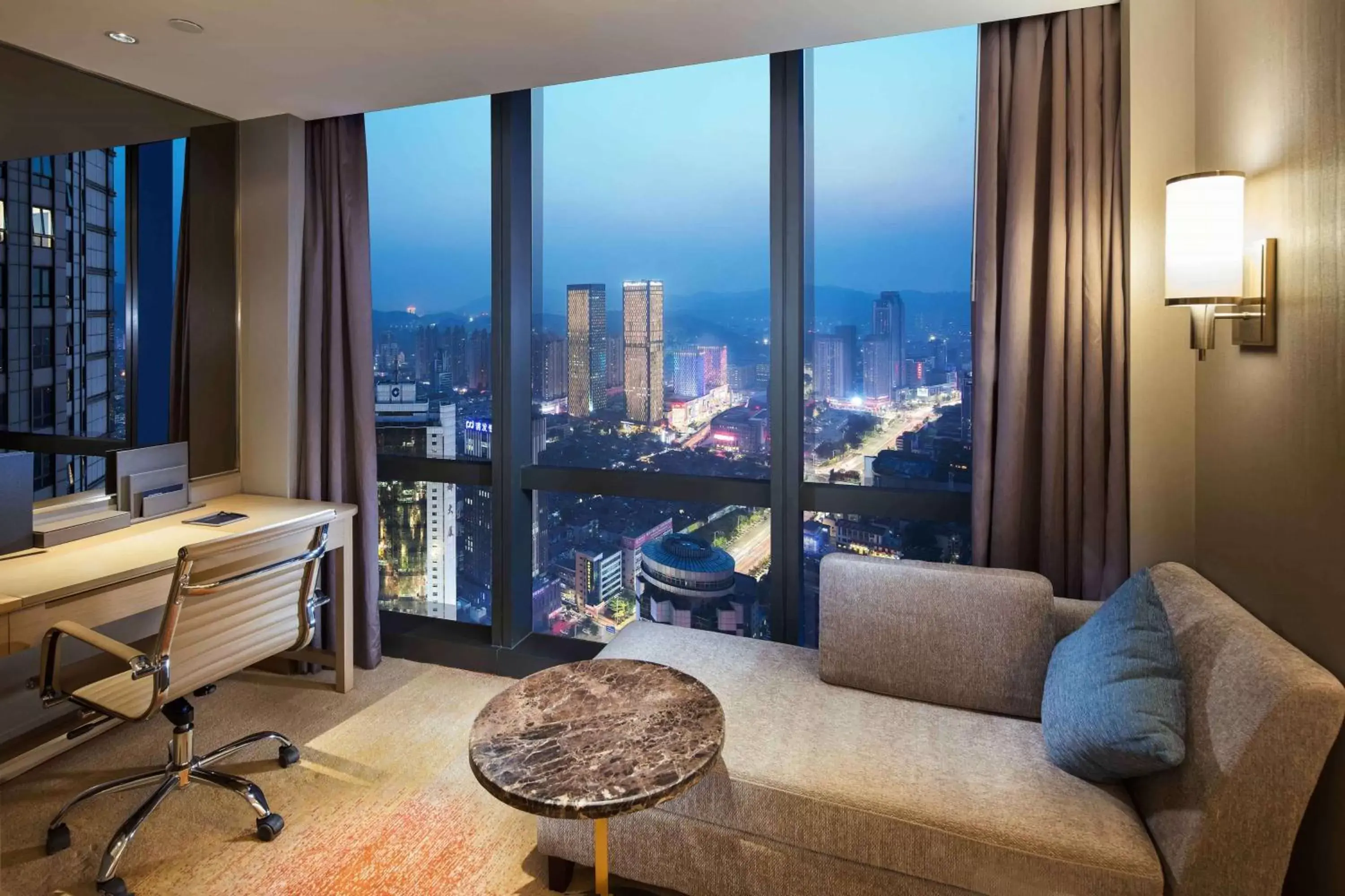 Bedroom, Seating Area in Hilton Yantai