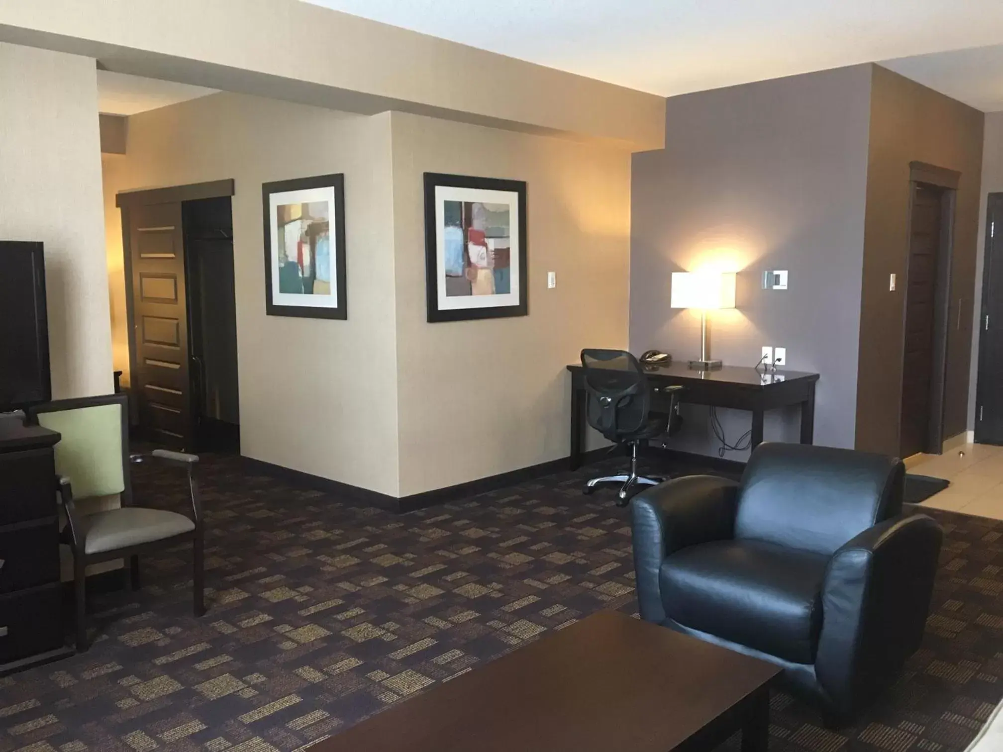 Living room, Seating Area in Best Western PLUS Fox Creek