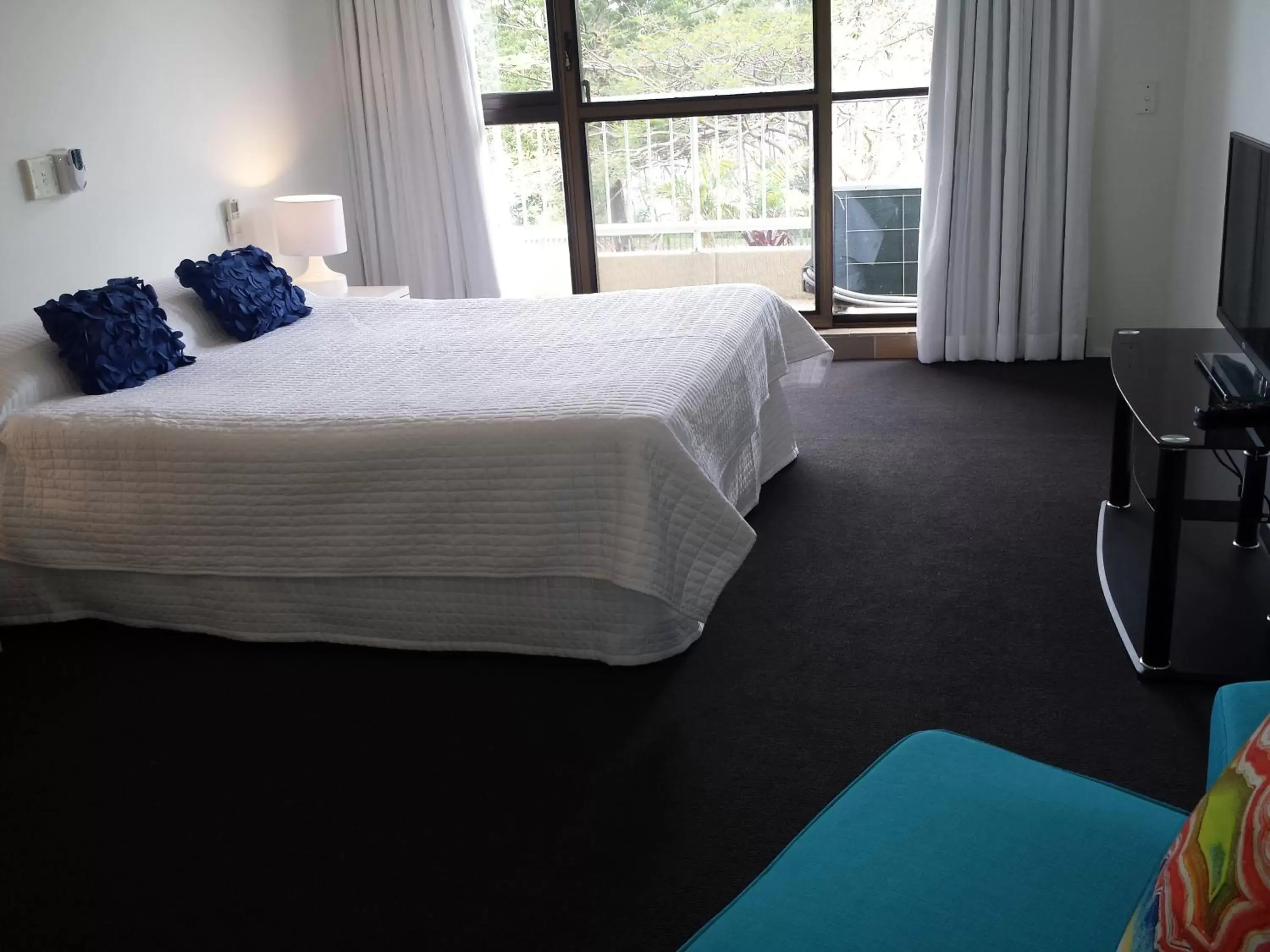 Bedroom, Bed in Kirribilli Apartments